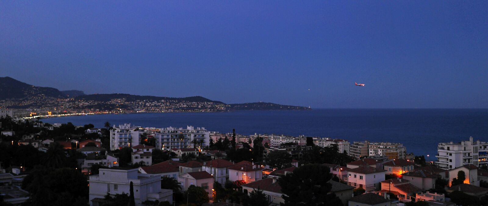 Panasonic Lumix DMC-GH3 sample photo. Blue hour, bay of photography