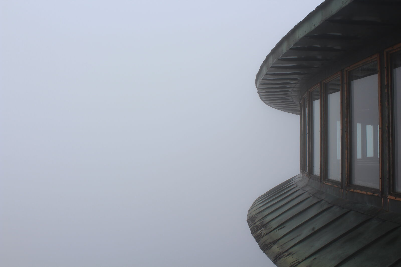 Canon EOS 1200D (EOS Rebel T5 / EOS Kiss X70 / EOS Hi) sample photo. Building, cloud, fog, foggy photography