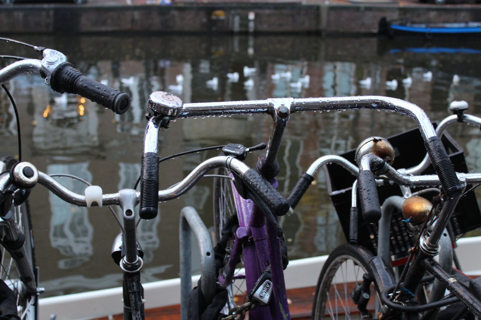 Canon EOS 1200D (EOS Rebel T5 / EOS Kiss X70 / EOS Hi) sample photo. Amsterdam, canal, bicycle photography