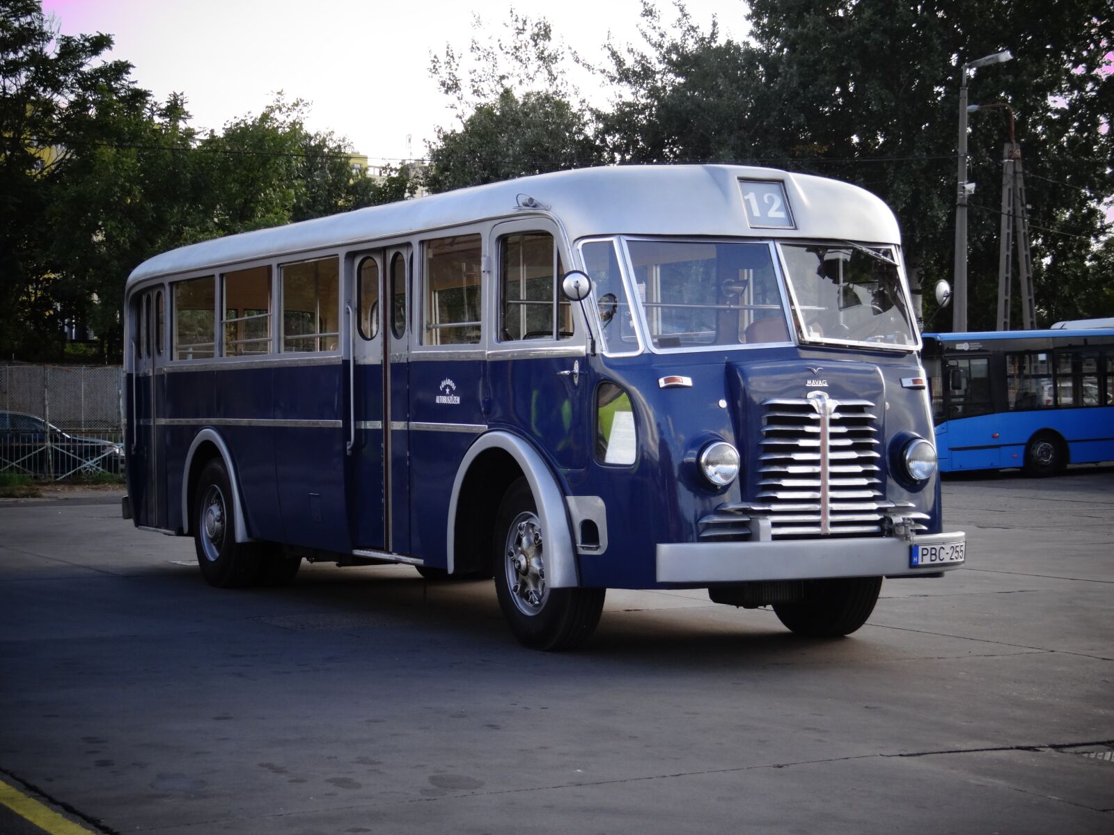 Sony DSC-HX200V sample photo. Bus, nostalgia, retro photography