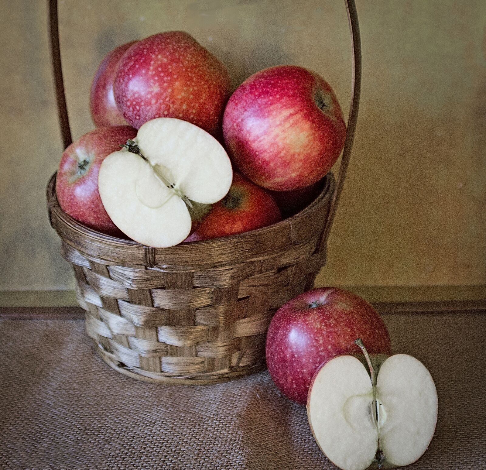 Canon EOS 1200D (EOS Rebel T5 / EOS Kiss X70 / EOS Hi) sample photo. Apples, still life, fruit photography
