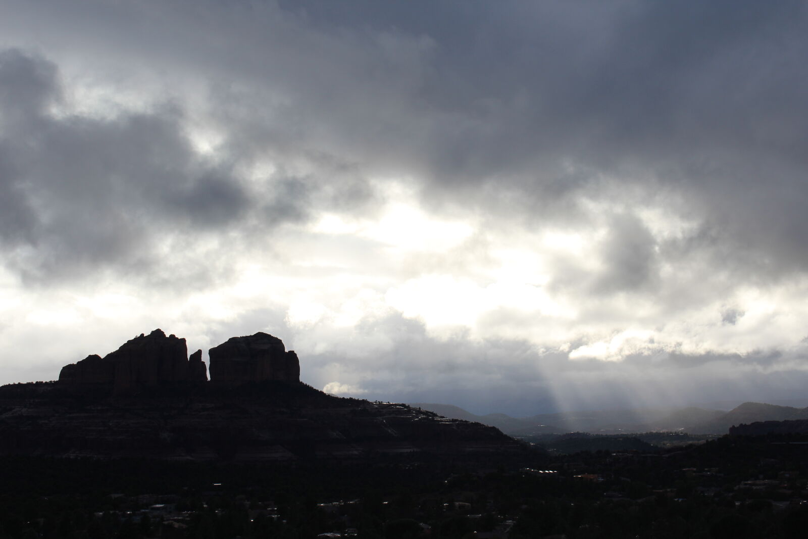 Canon EOS 1200D (EOS Rebel T5 / EOS Kiss X70 / EOS Hi) sample photo. Rock, sun, beam photography