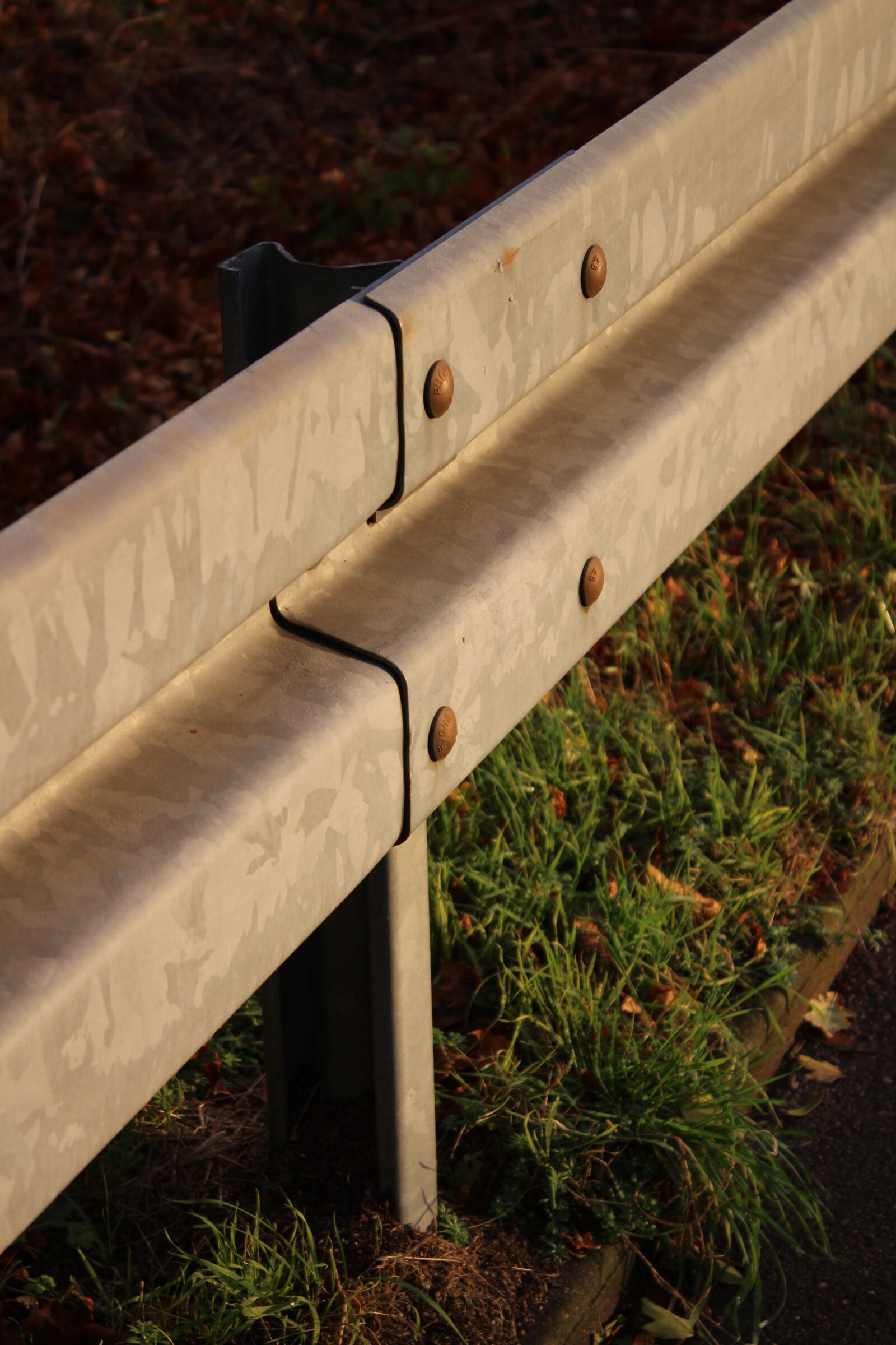 Canon EOS 1300D (EOS Rebel T6 / EOS Kiss X80) sample photo. Road plank, protection plank photography