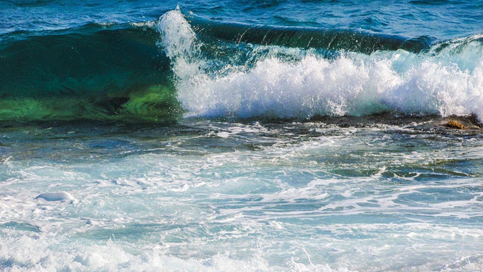 Canon PowerShot SX400 IS sample photo. Wave, smashing, foam photography