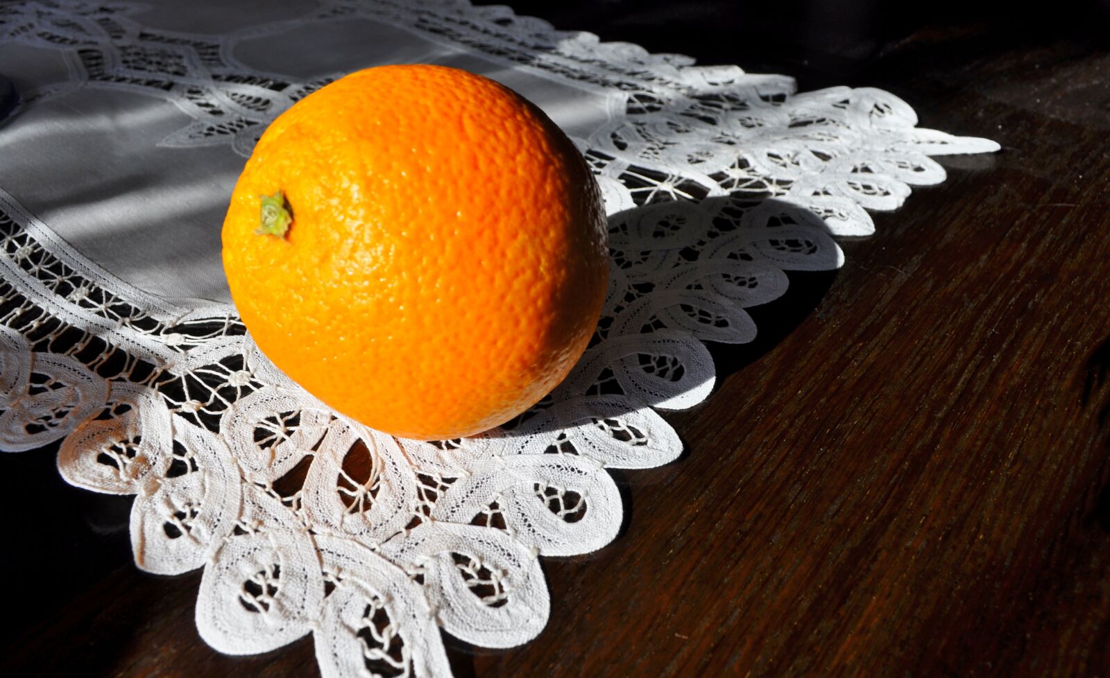 Nikon D5000 sample photo. Eating, fruit, orange photography