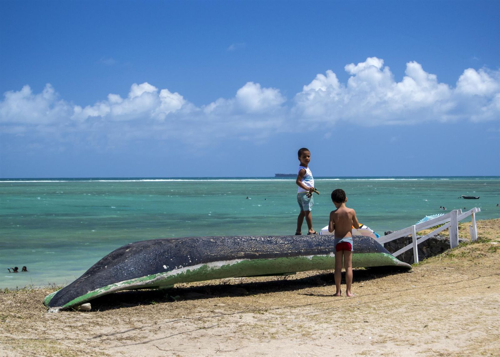 Nikon D3100 sample photo. Bahia, beach, kids photography