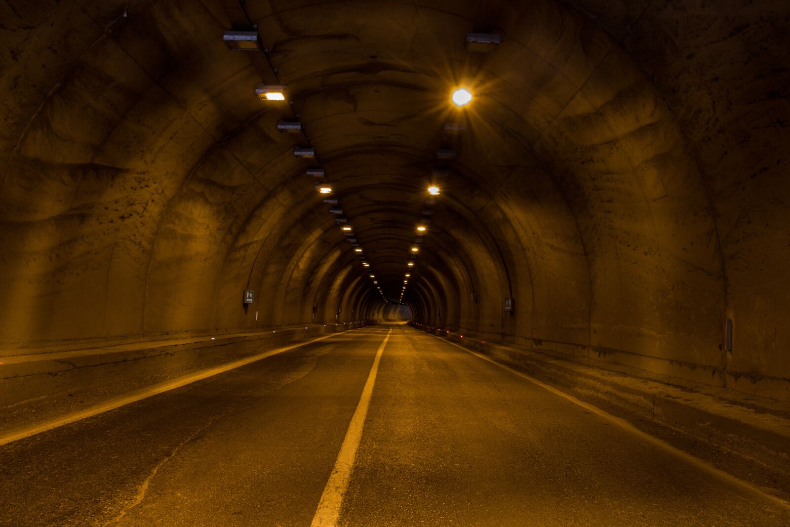 Canon EOS 760D (EOS Rebel T6s / EOS 8000D) + Canon EF-S 18-55mm F3.5-5.6 IS STM sample photo. Yenice tunnel, tunnel, light photography