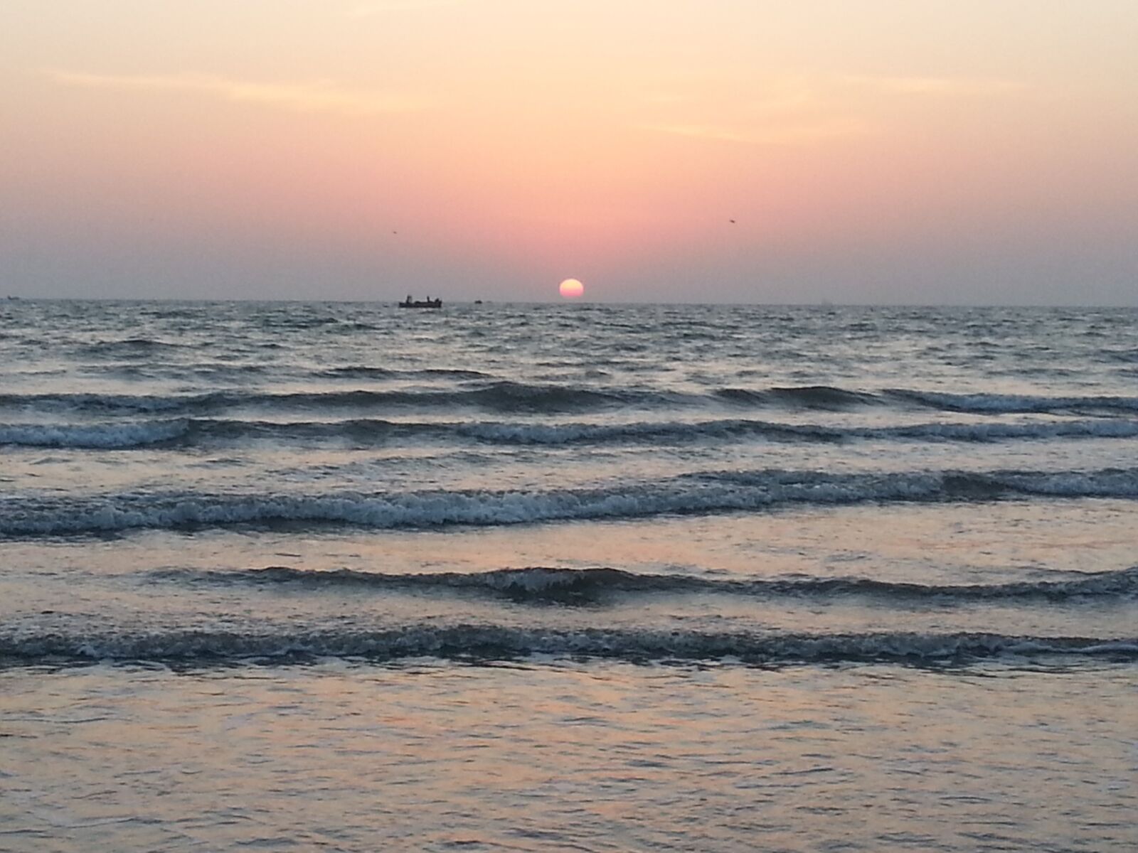 Samsung Galaxy Note2 sample photo. Sunset, karachi beach, pakistan photography