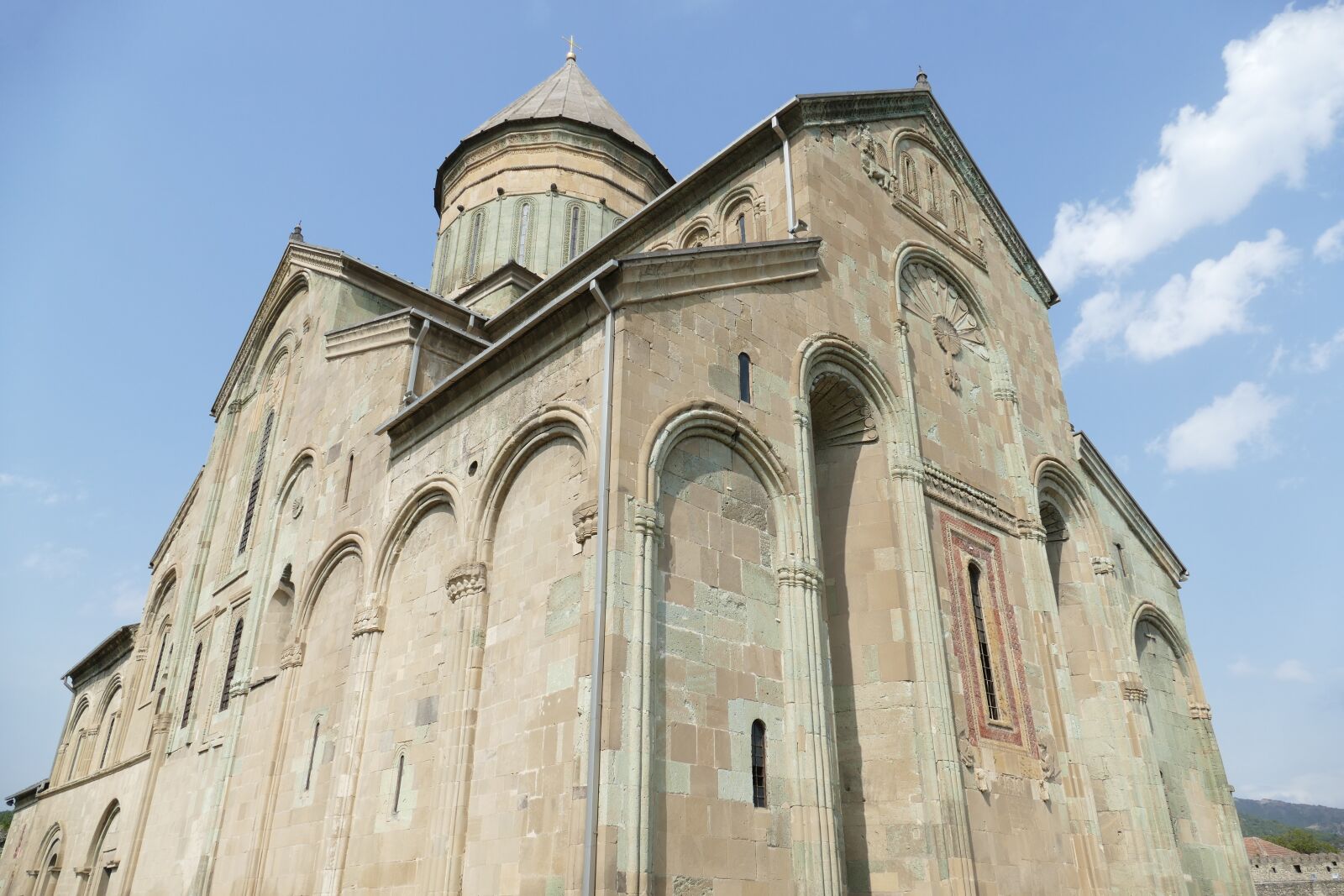 Panasonic Lumix DMC-FZ1000 sample photo. Georgia, mtskheta, church photography