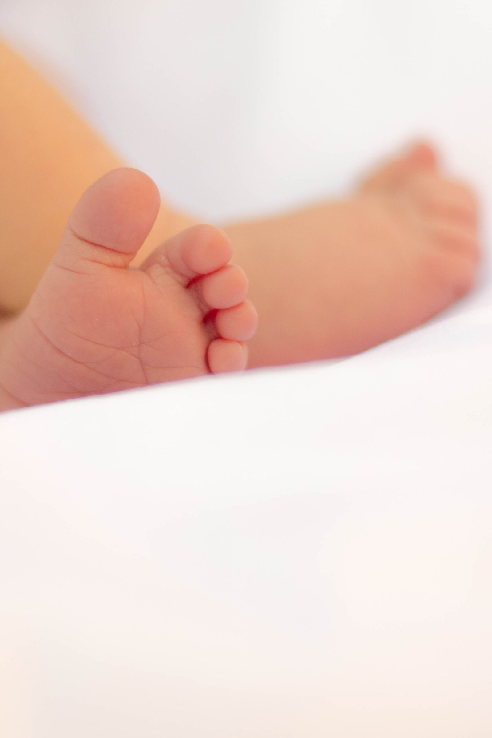 Canon EOS 600D (Rebel EOS T3i / EOS Kiss X5) + Canon EF 50mm F1.4 USM sample photo. Foot, baby, toes photography