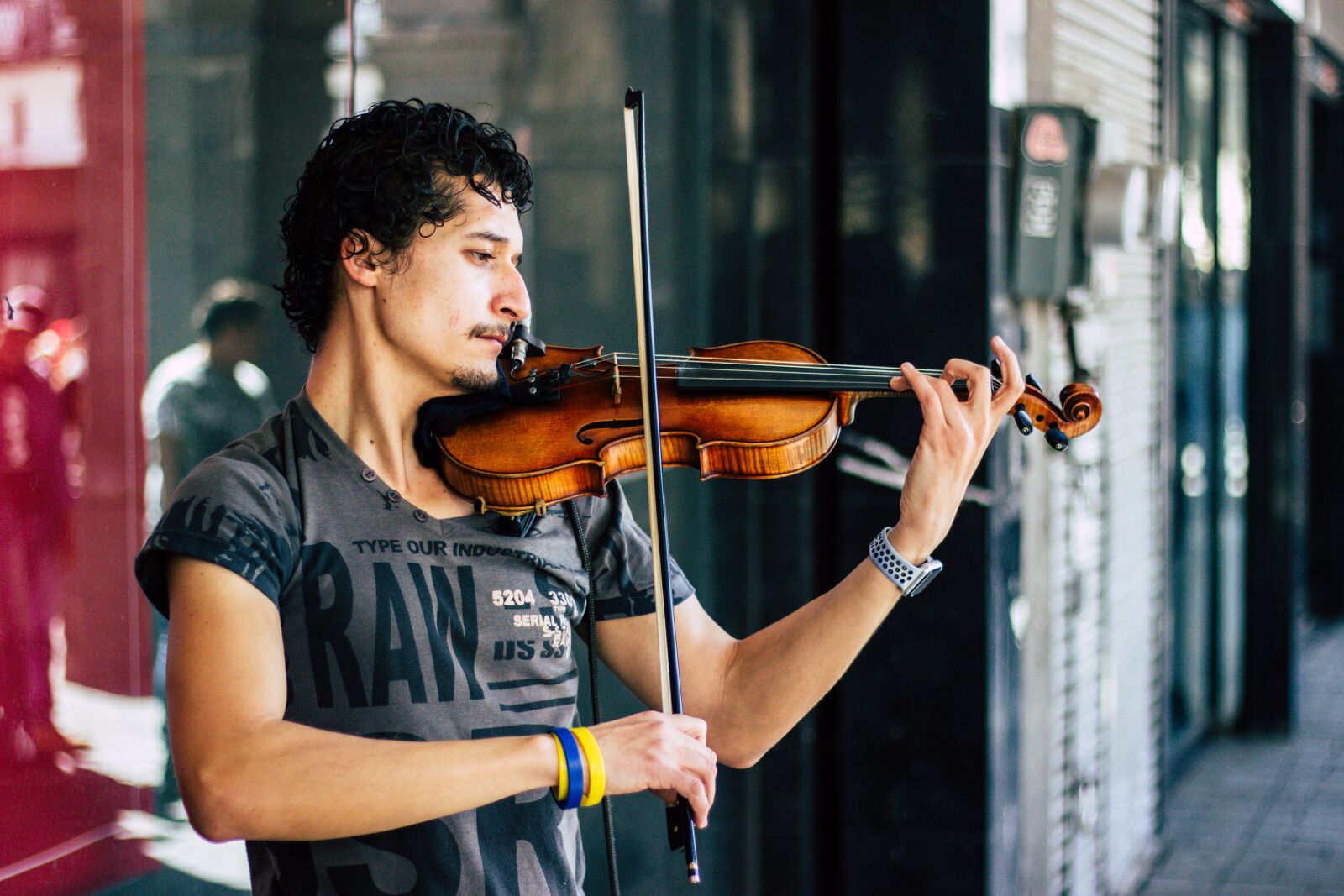 Canon EF 50mm F1.8 STM sample photo. Violin, music, street photography