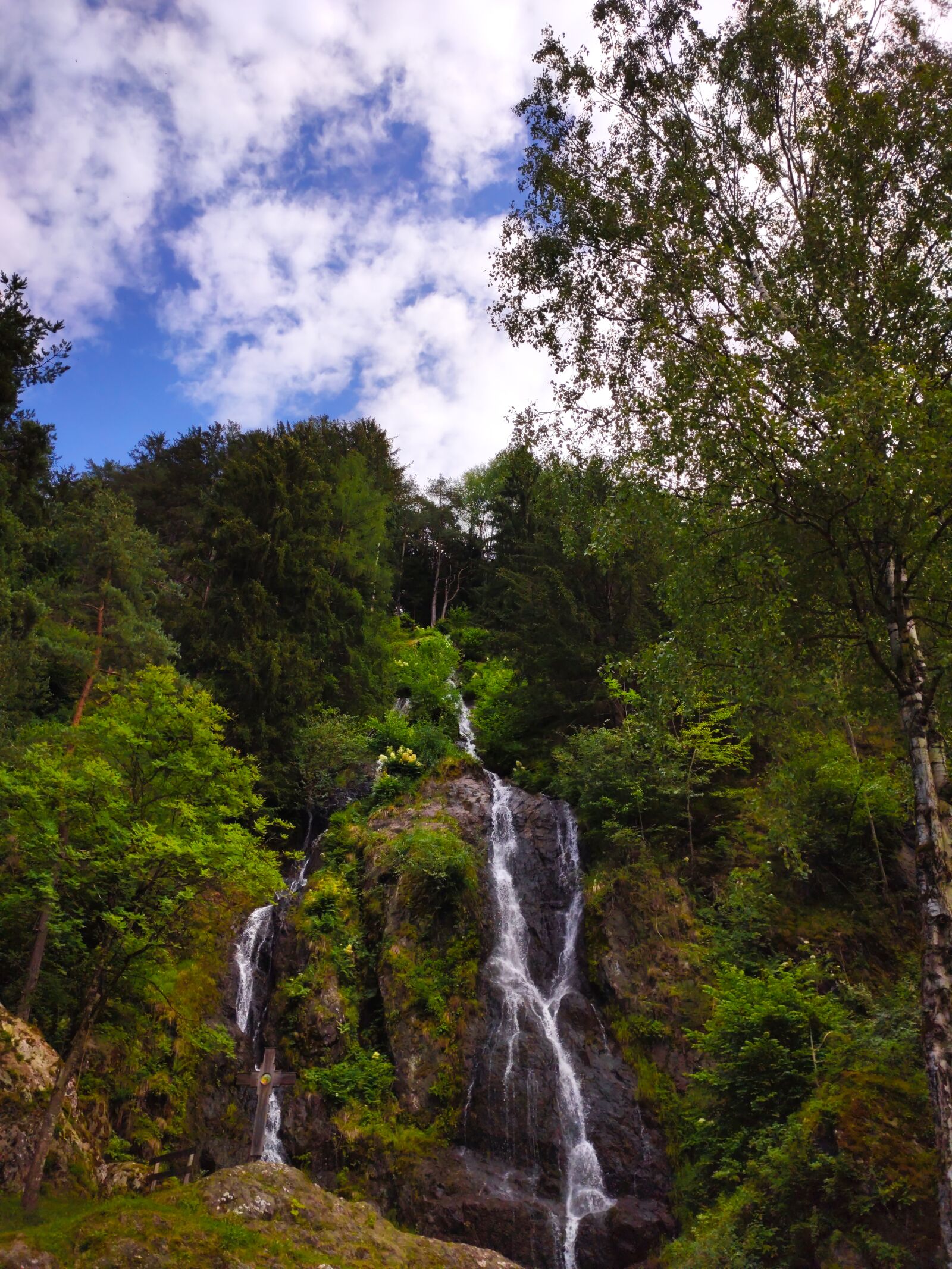 Xiaomi Mi 9T Pro sample photo. Waterfall, trees, water photography