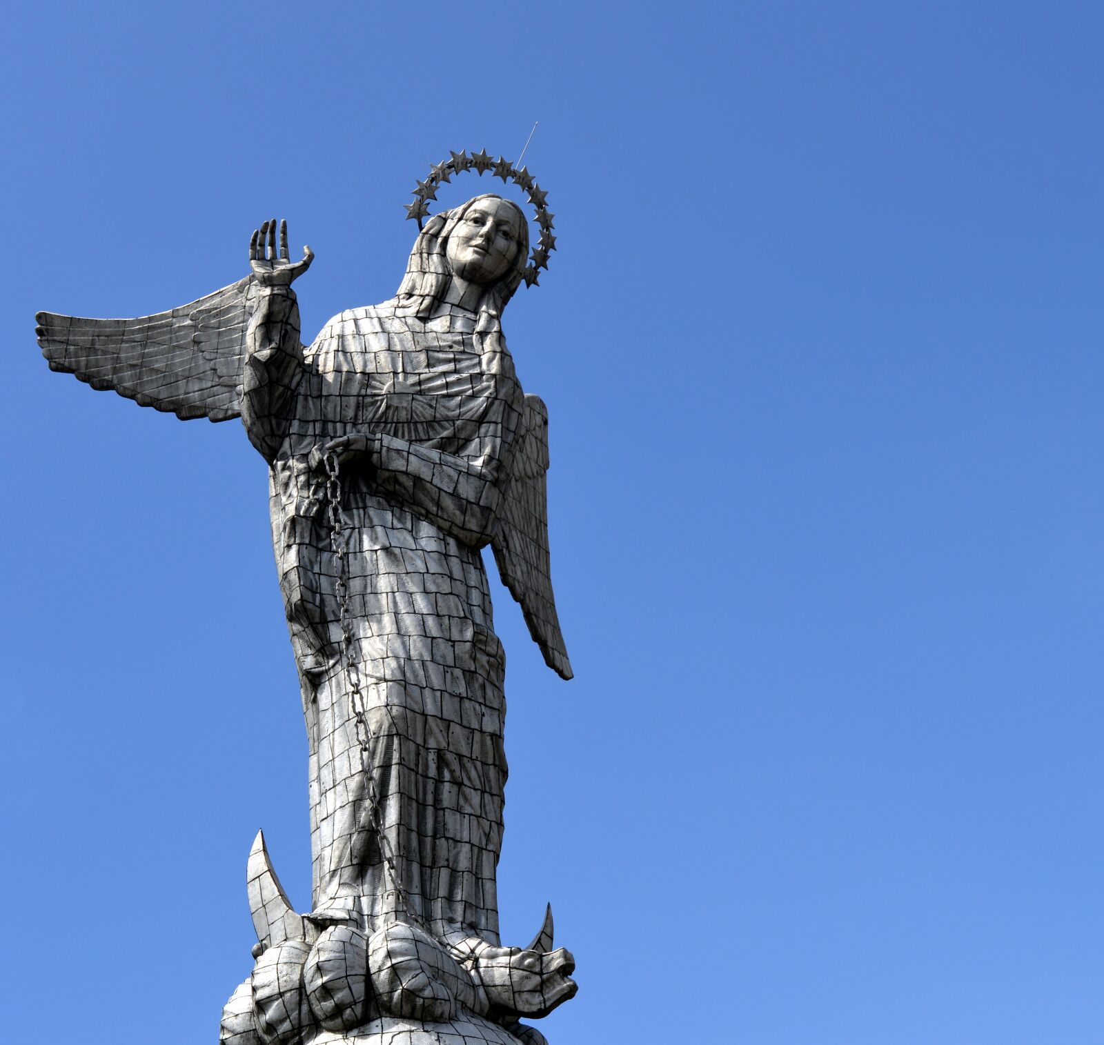 Nikon D3200 sample photo. Ecuador, quito, statue of photography