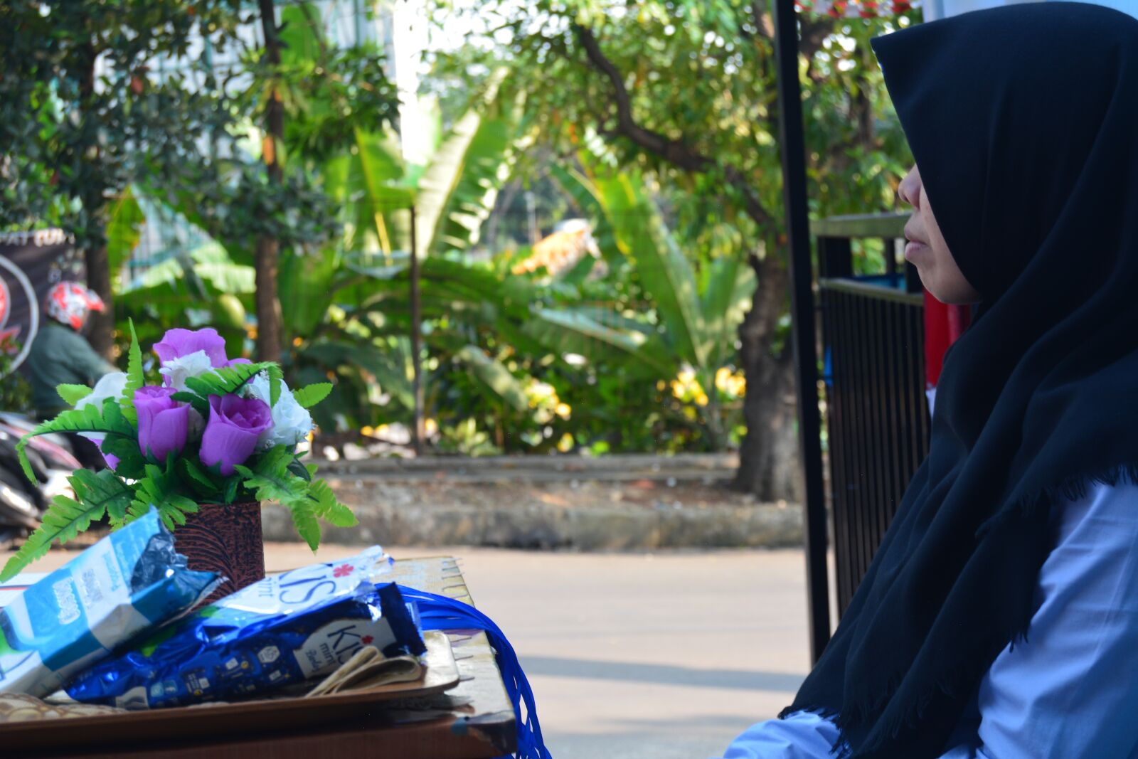 Nikon D5200 sample photo. Wait, own, staring photography