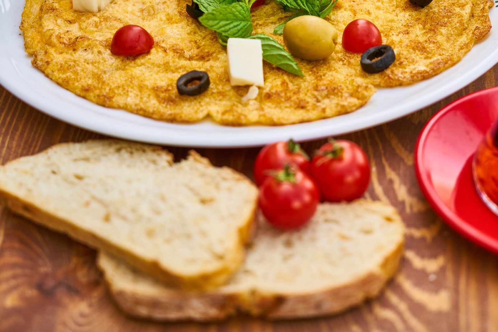Sony a7R II sample photo. Omelet, bread, healthy food photography