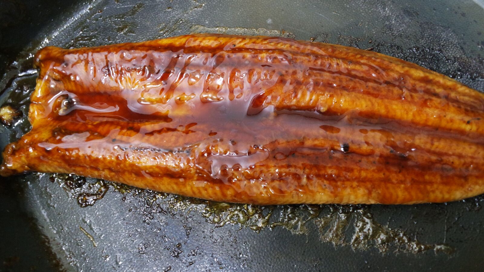 Samsung NX mini sample photo. Eels, grilled, eel photography