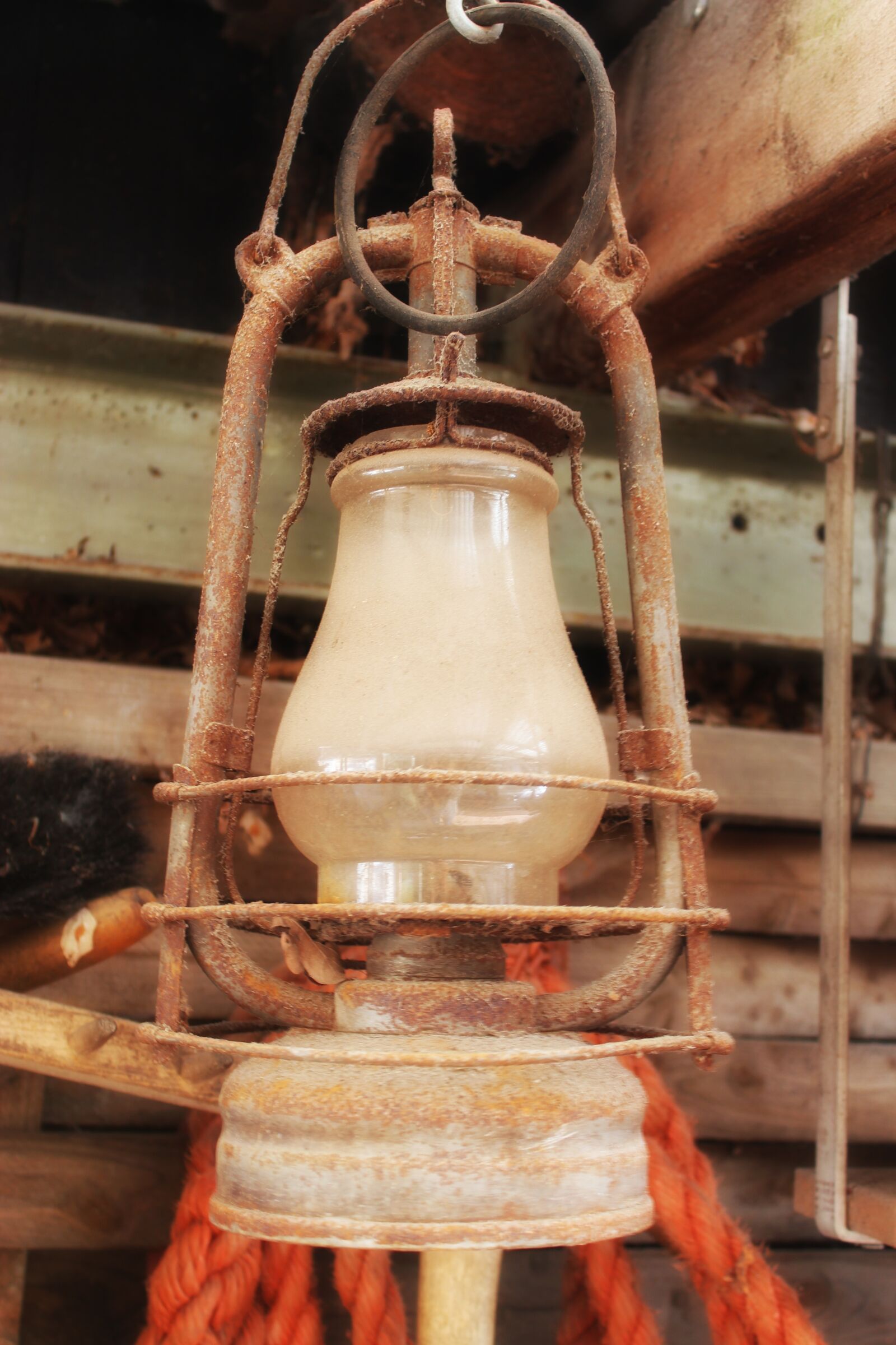 Canon EOS 1300D (EOS Rebel T6 / EOS Kiss X80) sample photo. Lantern, old, light photography