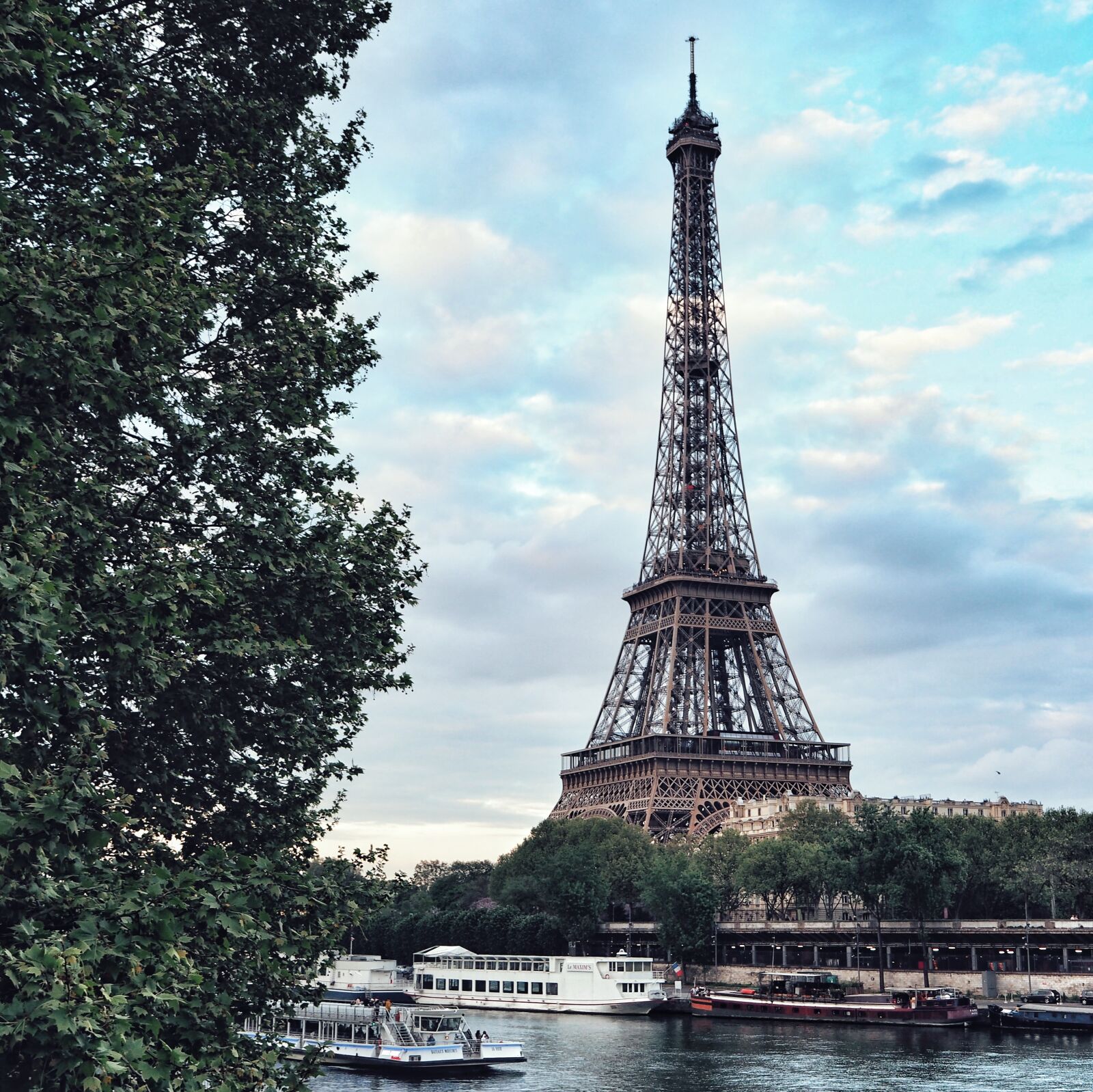 Olympus OM-D E-M10 II sample photo. Architecture, travel, paris photography