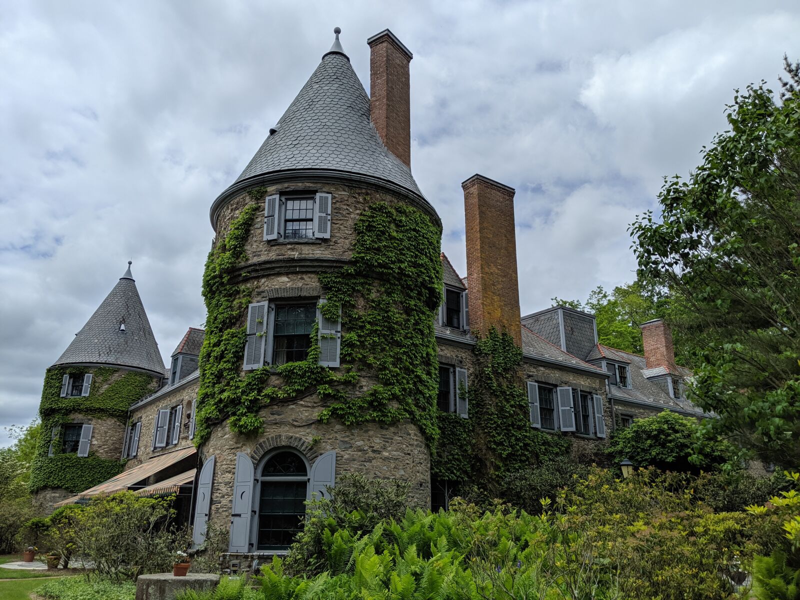 Google Pixel 3 sample photo. Grey towers, milford, mansion photography