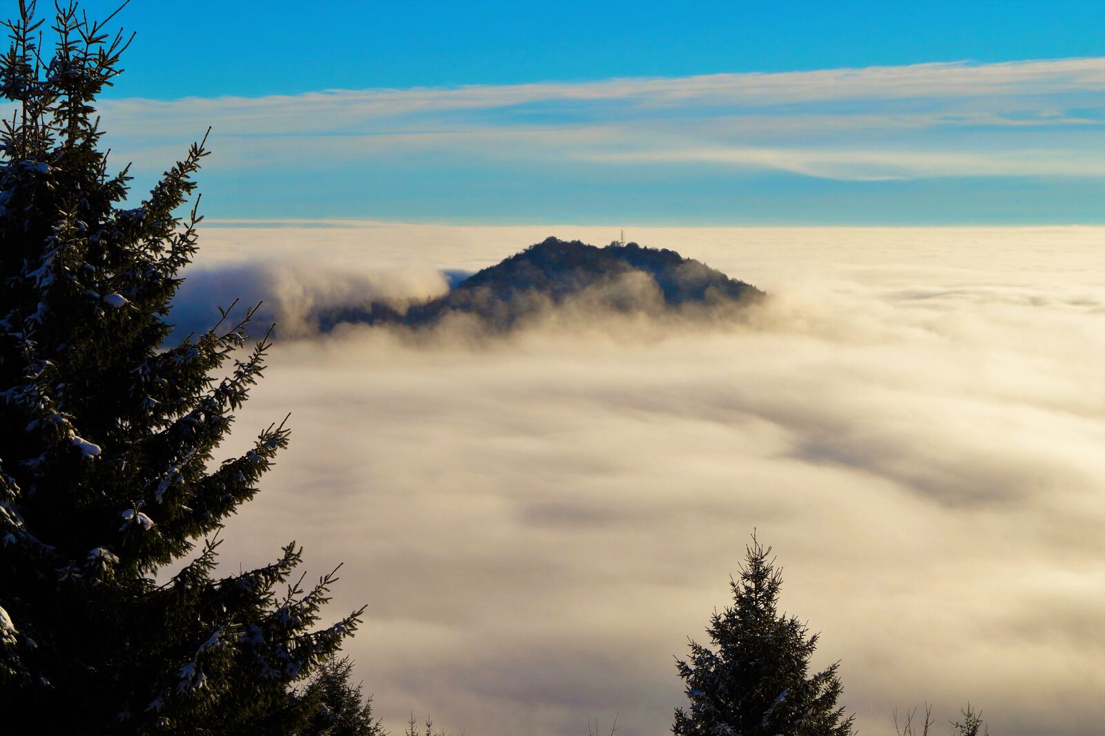 Sony SLT-A58 sample photo. Clouds, celo, mountain photography