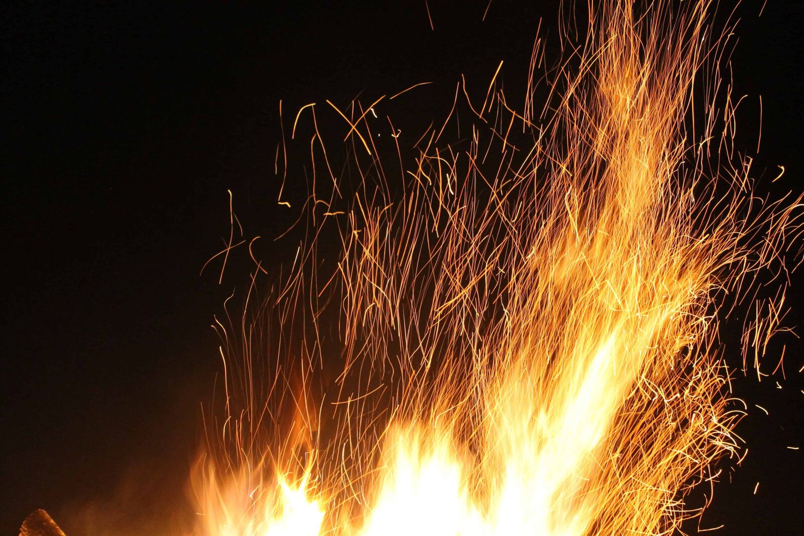 Canon EOS 1100D (EOS Rebel T3 / EOS Kiss X50) sample photo. Burn, smoke, danger, ignite photography