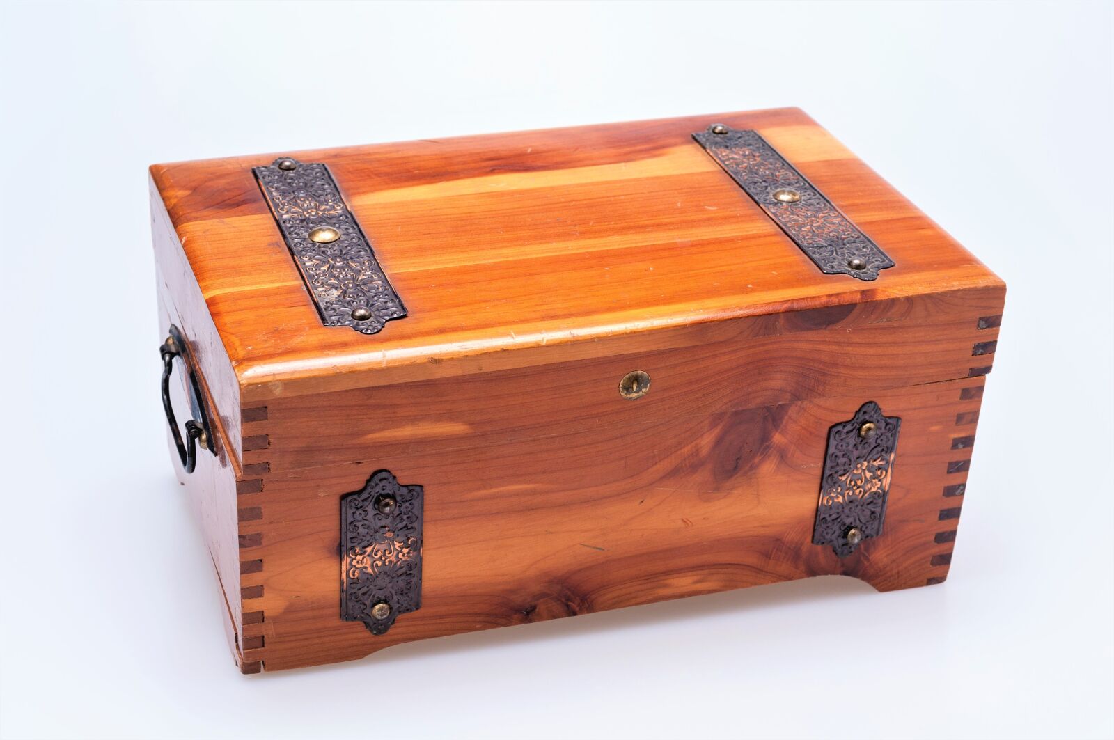 Nikon D90 sample photo. Jewelry box, wood, brass photography