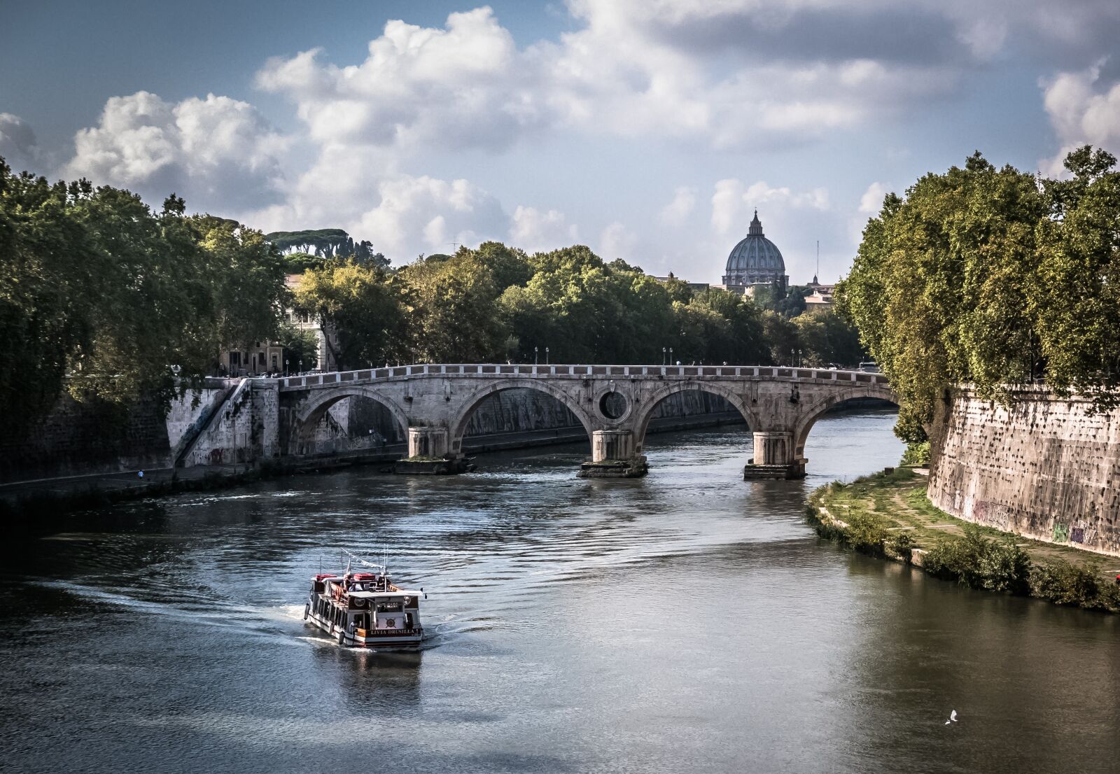 Panasonic Lumix DMC-LX100 sample photo. Rome, bridge, view photography