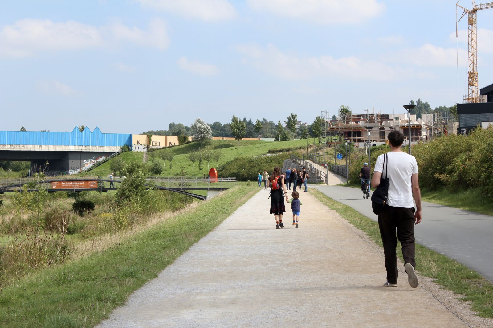 Canon EOS 600D (Rebel EOS T3i / EOS Kiss X5) sample photo. Family, walk, go photography