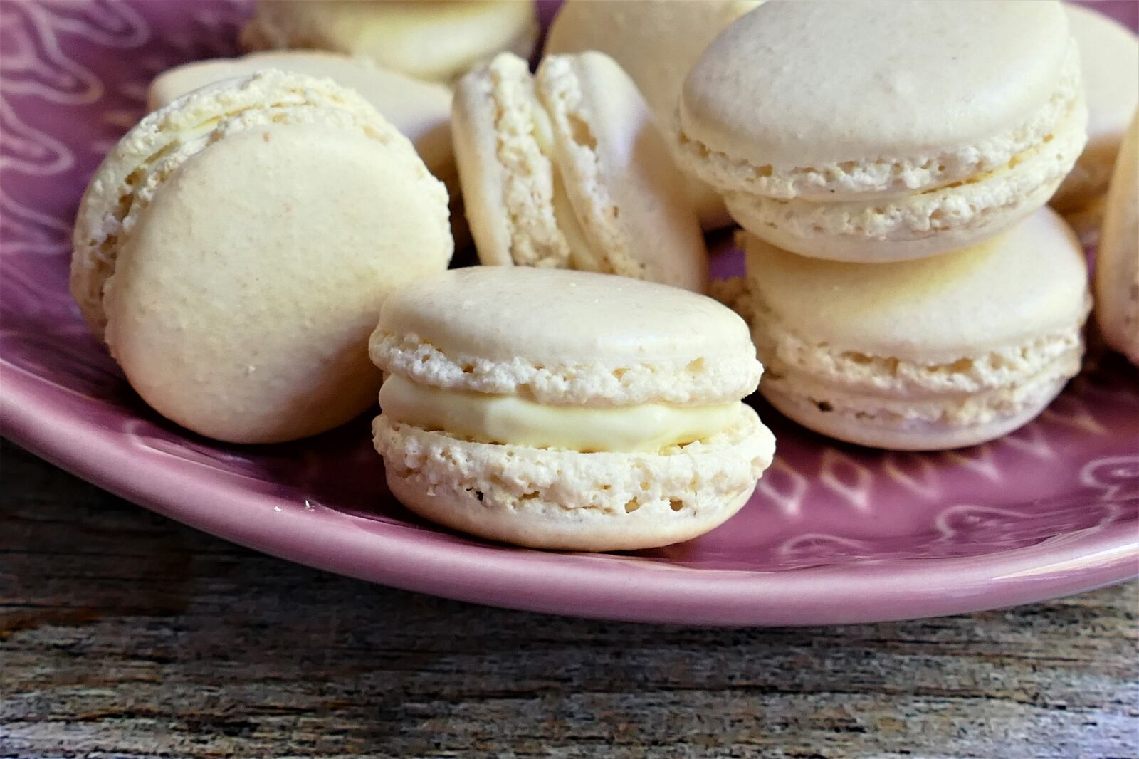 Panasonic Lumix DMC-FZ1000 sample photo. Macarons, meringue, dessert photography