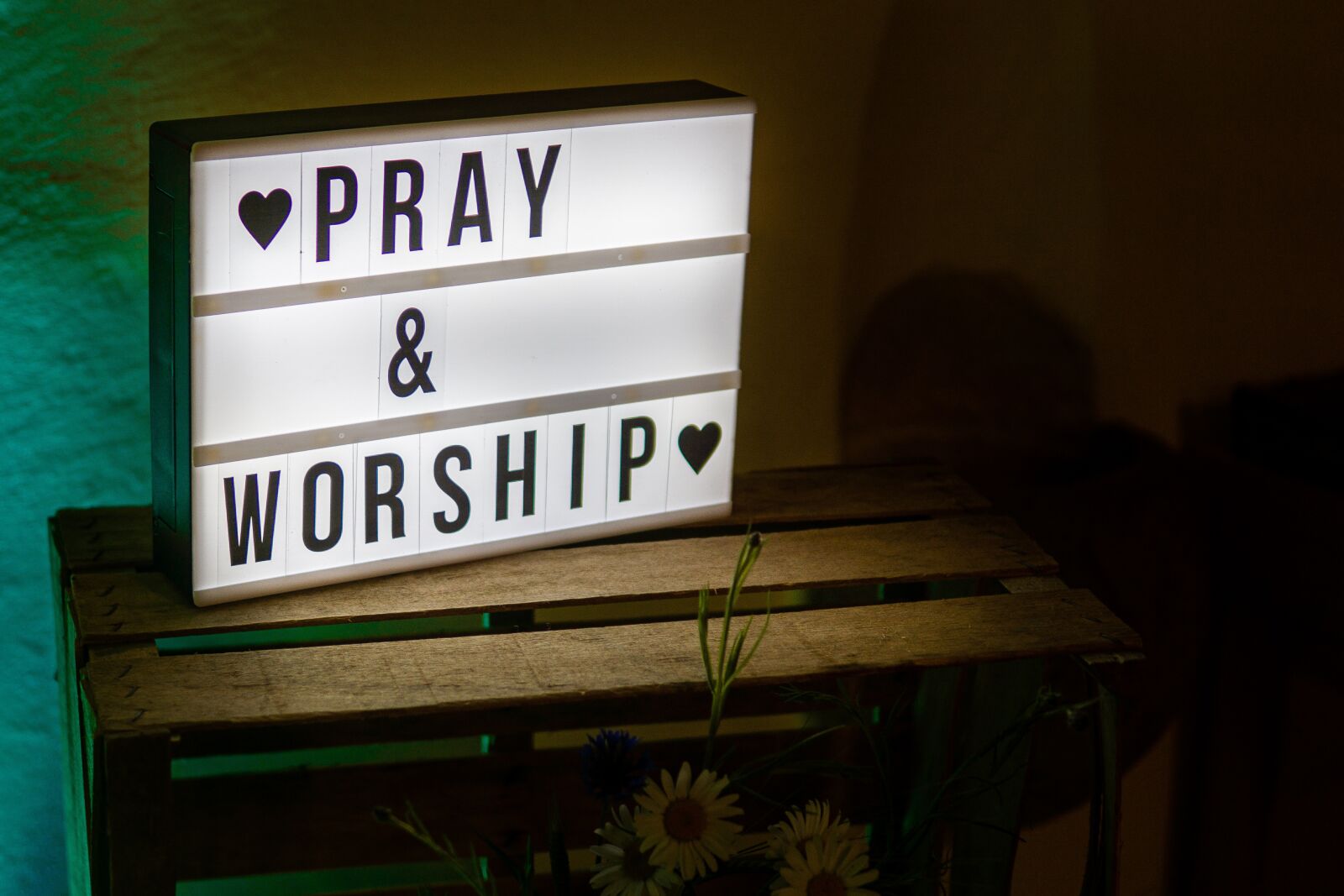 30mm F1.4 DC DN | Contemporary 016 sample photo. Pray, worship, prayer photography