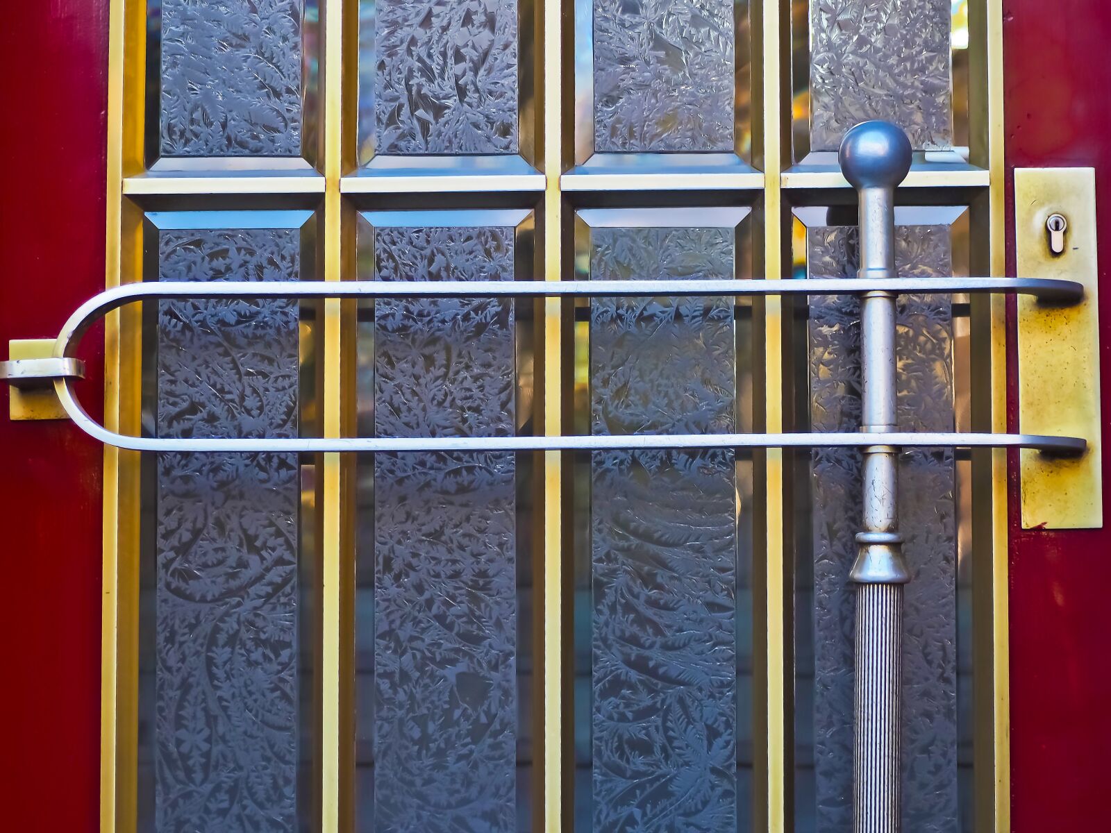 Olympus OM-D E-M10 sample photo. Door, glass, input photography