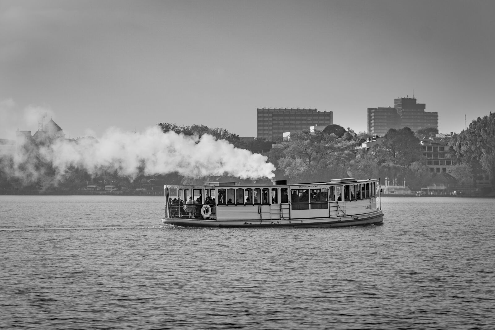 Sony a6000 + Sony E PZ 18-105mm F4 G OSS sample photo. Architecture, bay, black, and photography