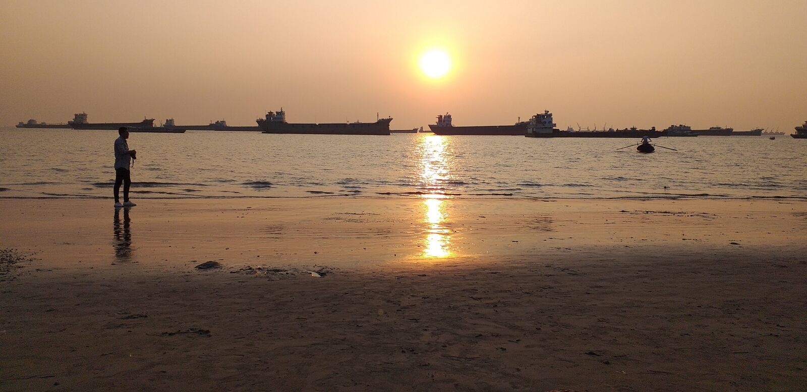 Samsung Galaxy J6+ sample photo. Sunset, sea, beach photography
