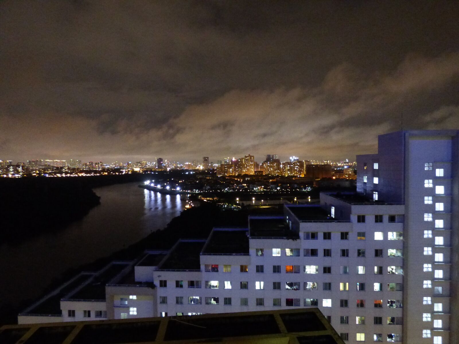 Panasonic Lumix DMC-FZ70 sample photo. City, night, sky photography