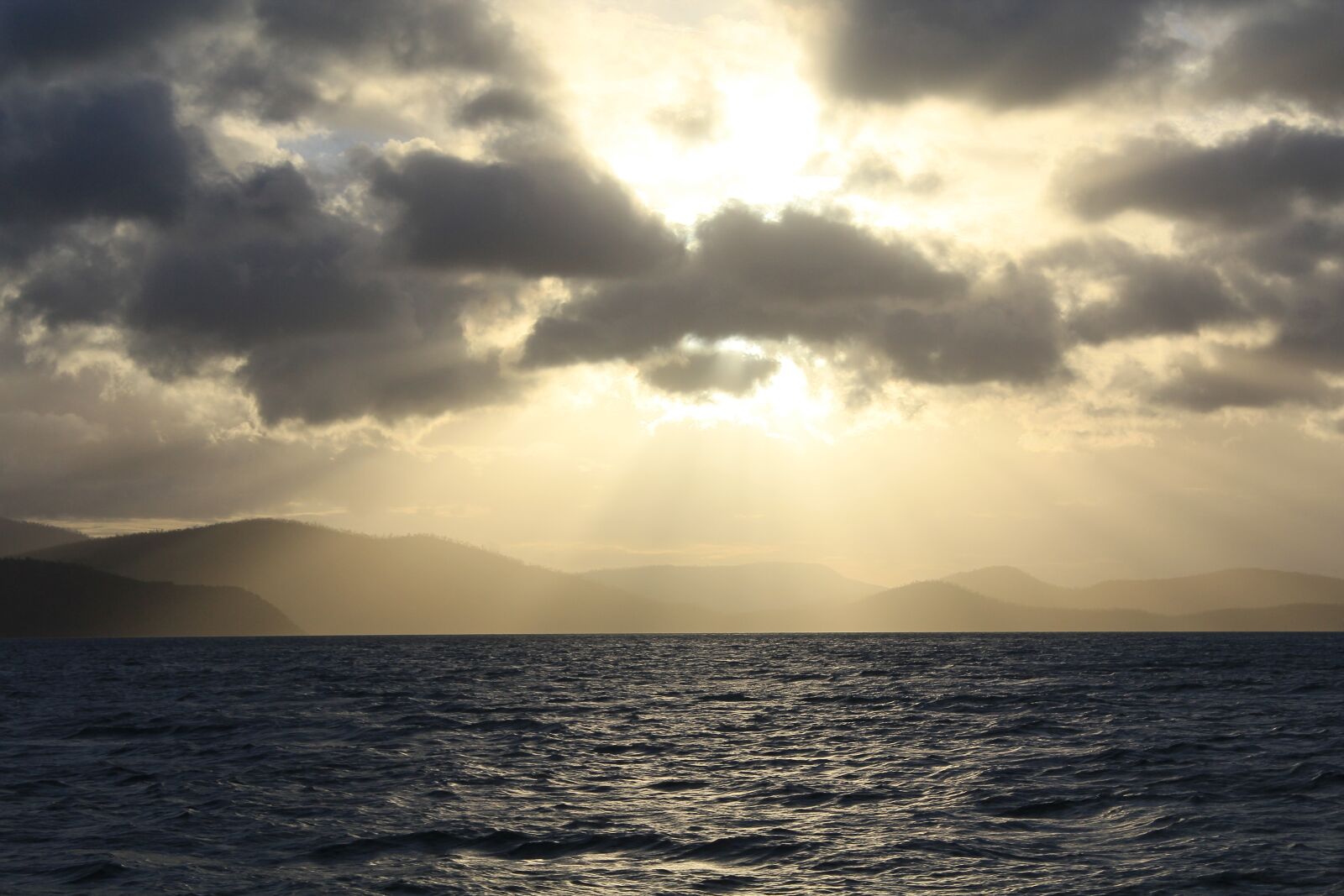Canon EOS 1200D (EOS Rebel T5 / EOS Kiss X70 / EOS Hi) sample photo. Sea, ocean, storm photography