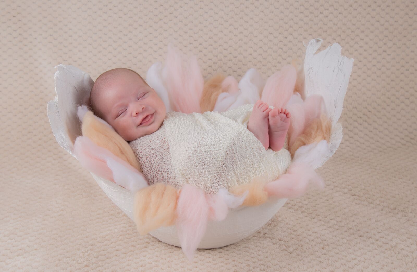 Canon EOS 6D + Canon EF 24-105mm F4L IS USM sample photo. Bebe, mould, smile photography