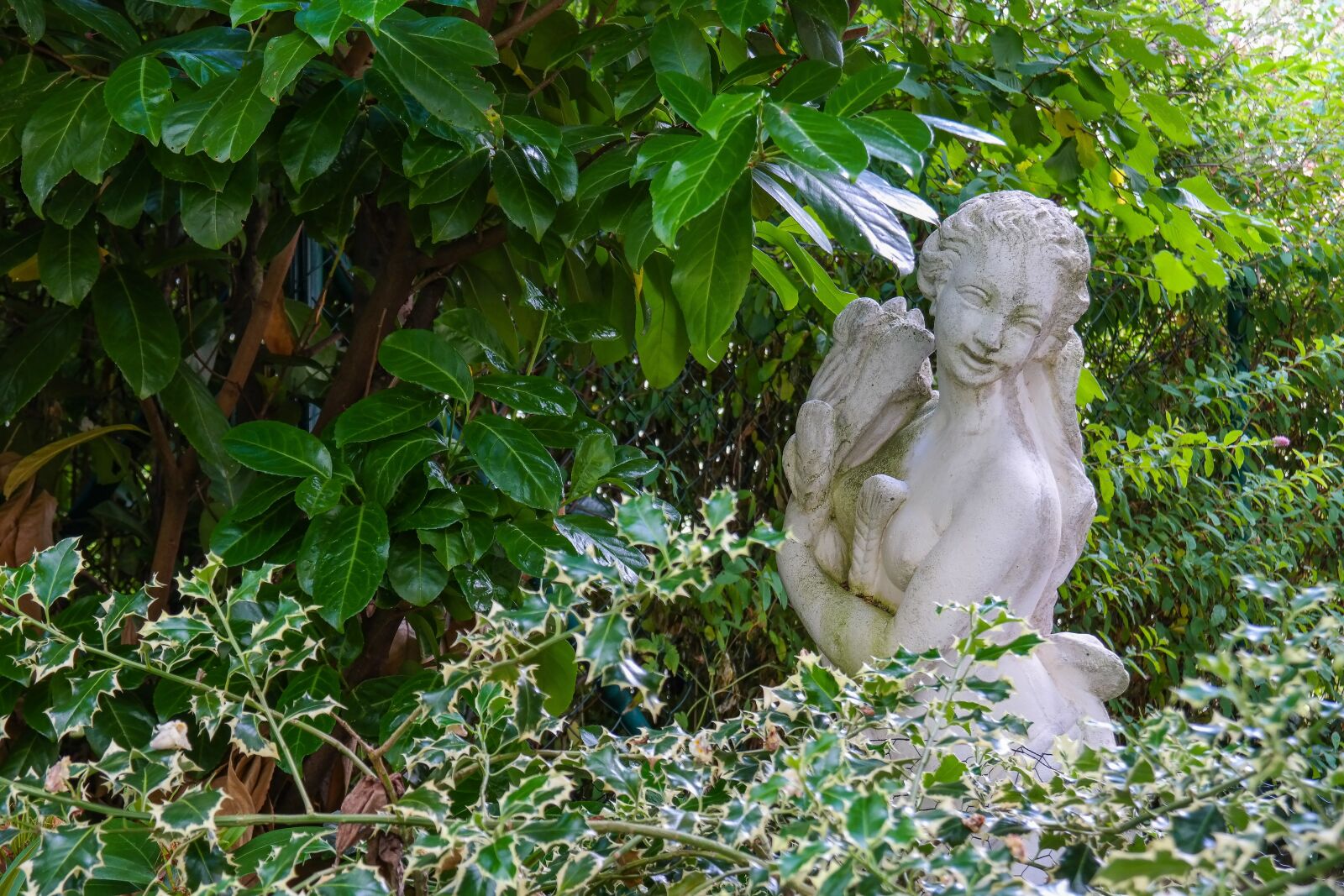 Samsung NX300 sample photo. Garden, female statue, female photography