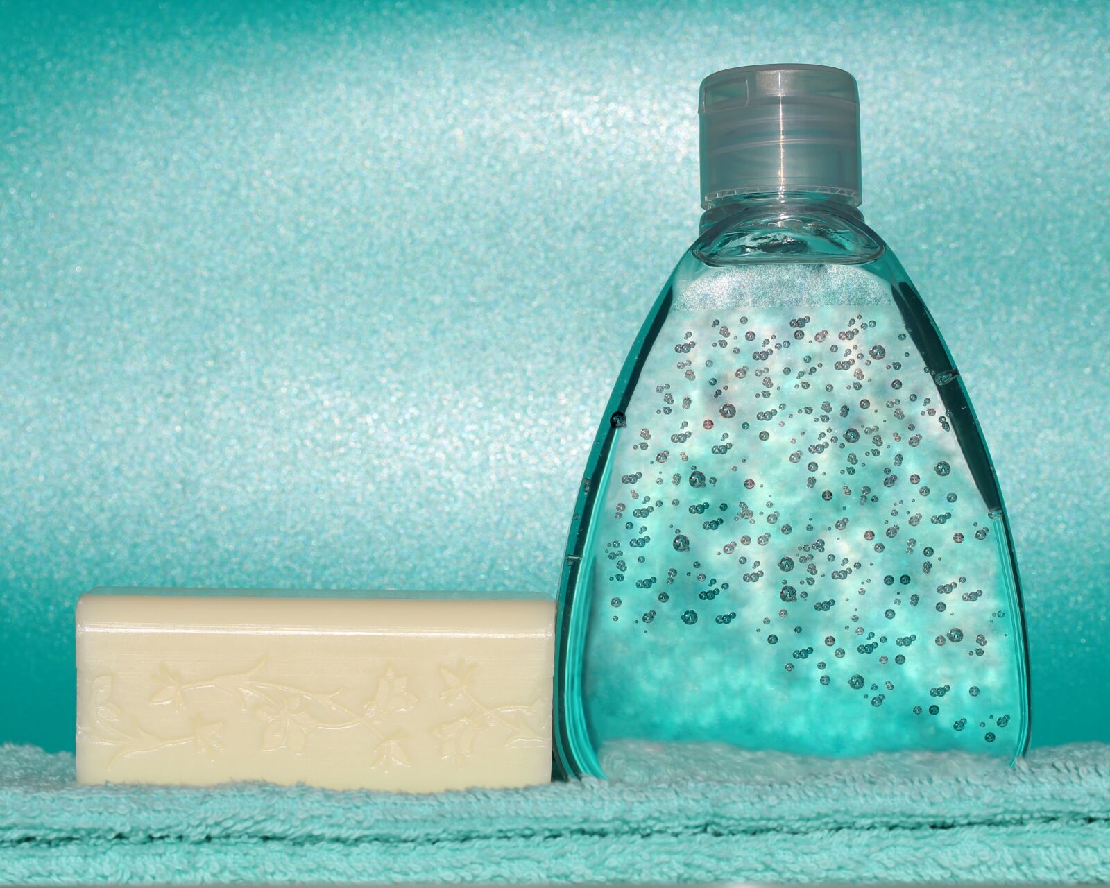 Canon EOS 700D (EOS Rebel T5i / EOS Kiss X7i) sample photo. Soap, hand sanitizer, gel photography
