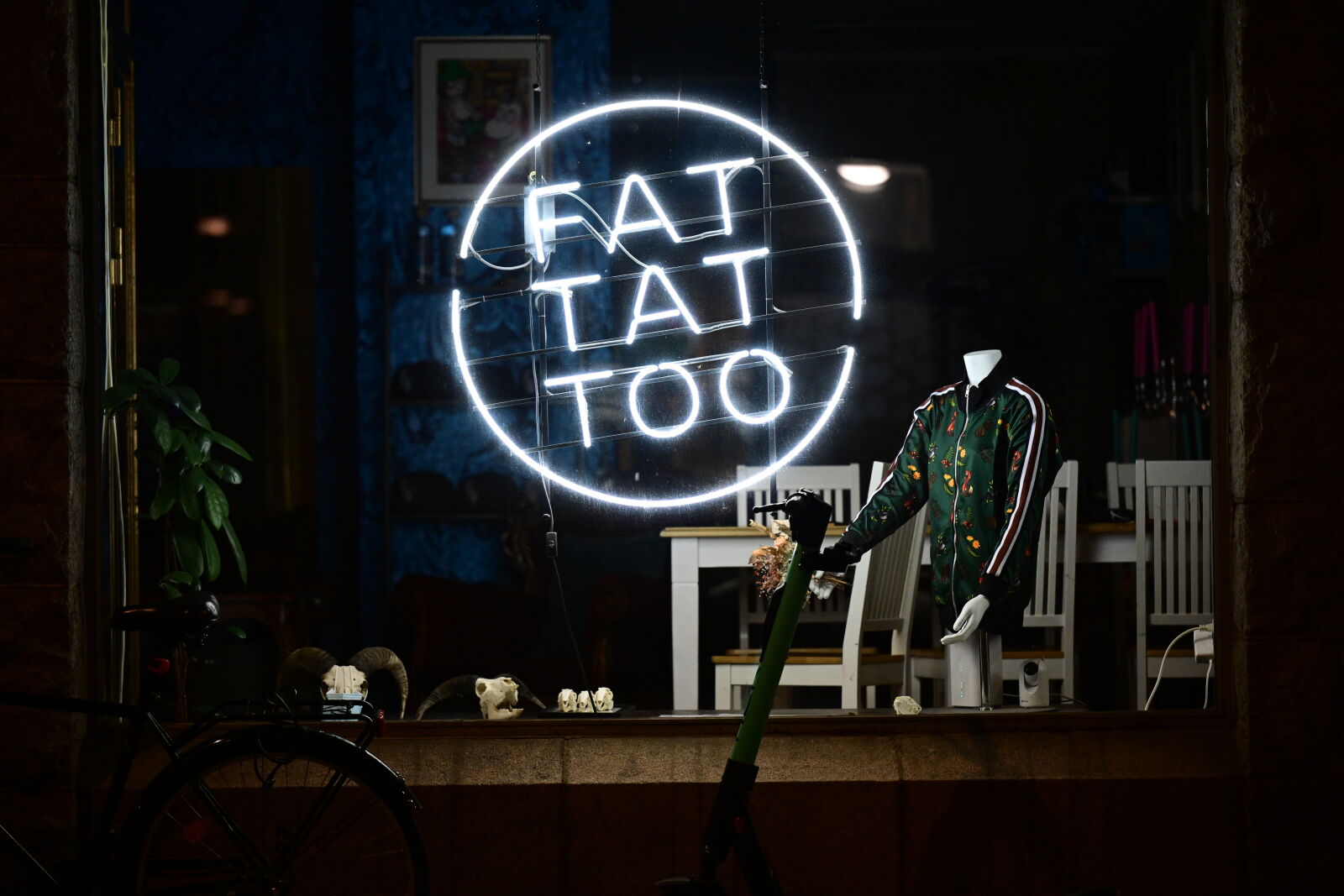 Nikon Nikkor Z 70-200mm F2.8 VR S sample photo. Fat tattoo neon sign photography