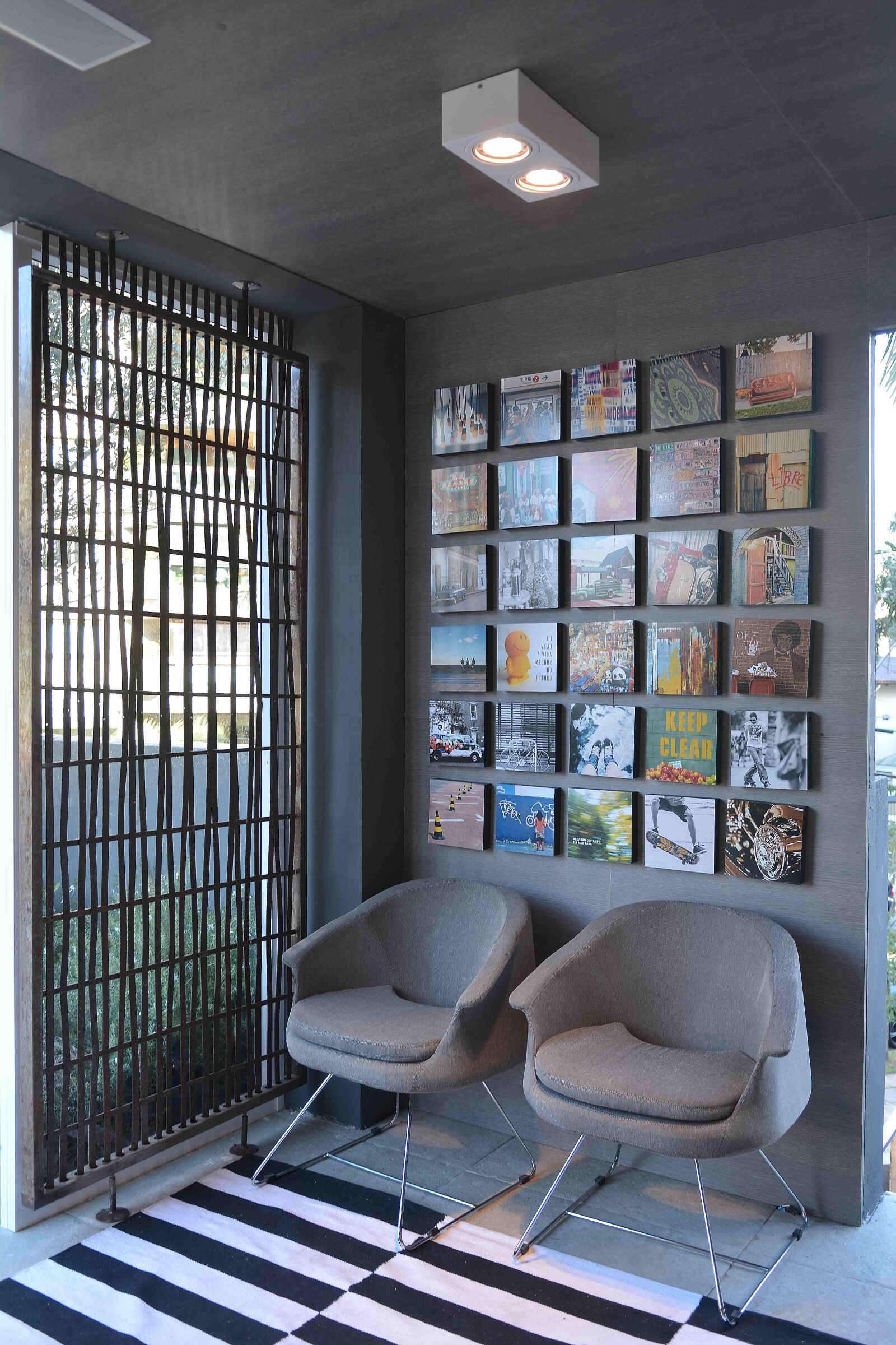 Nikon D7100 sample photo. Frames, armchairs, wait photography