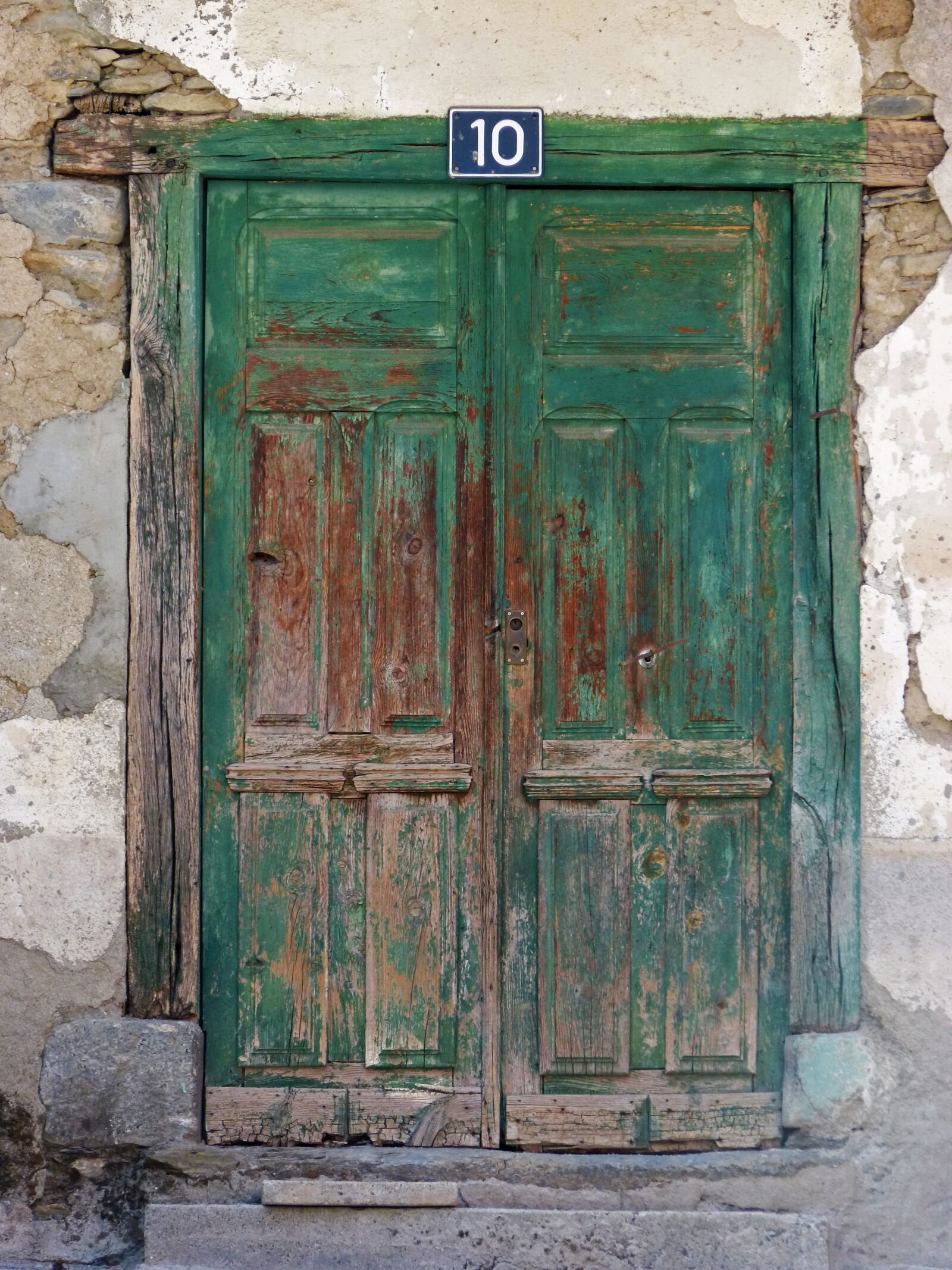 Panasonic DMC-FZ62 sample photo. Door, portal, old photography