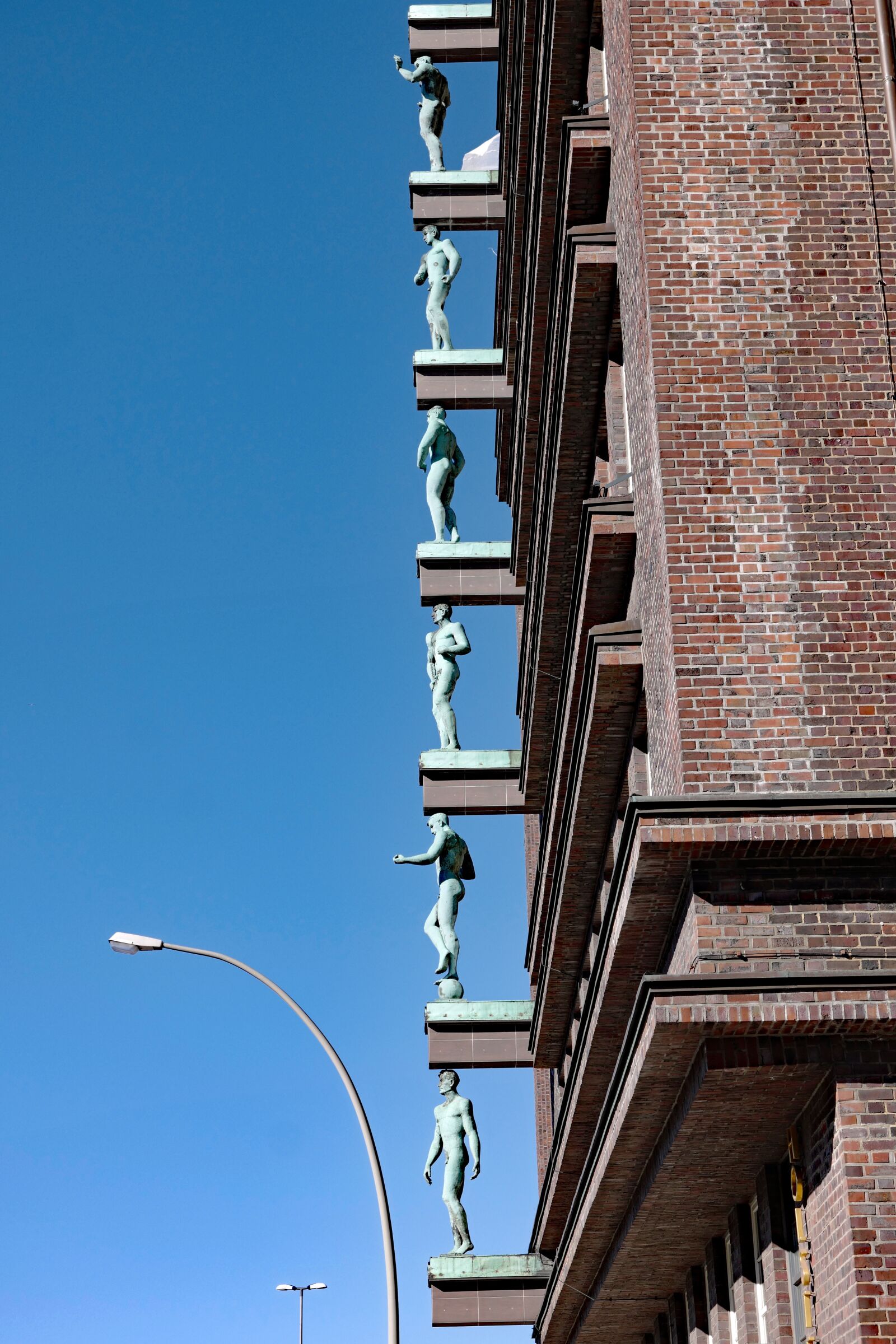 Vario-Elmar TL 1:3.5-5.6 / 18-56 ASPH. sample photo. Hamburg, facade, brahms kontor photography