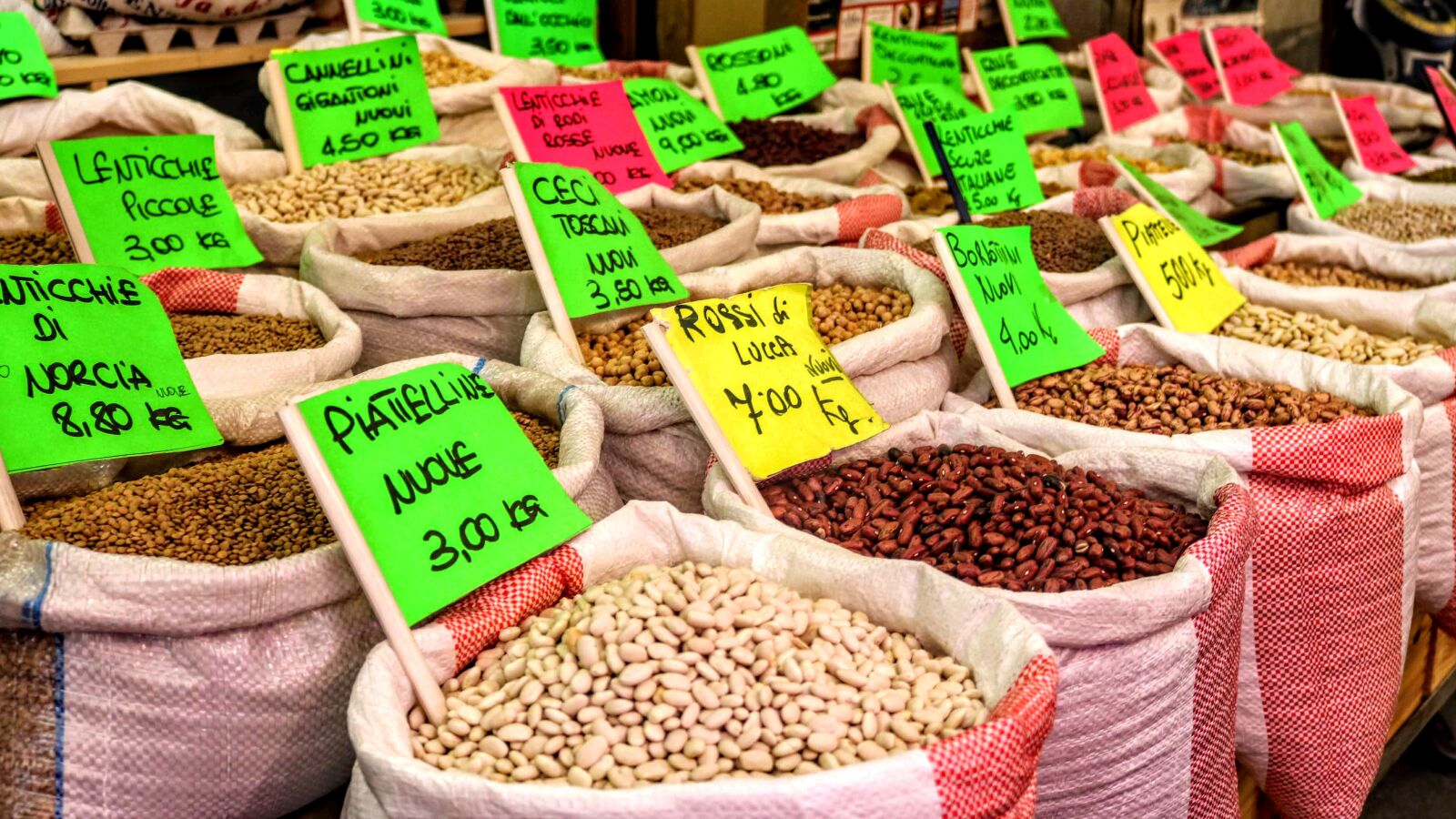 Canon EOS 750D (EOS Rebel T6i / EOS Kiss X8i) sample photo. Beans, market, colors photography