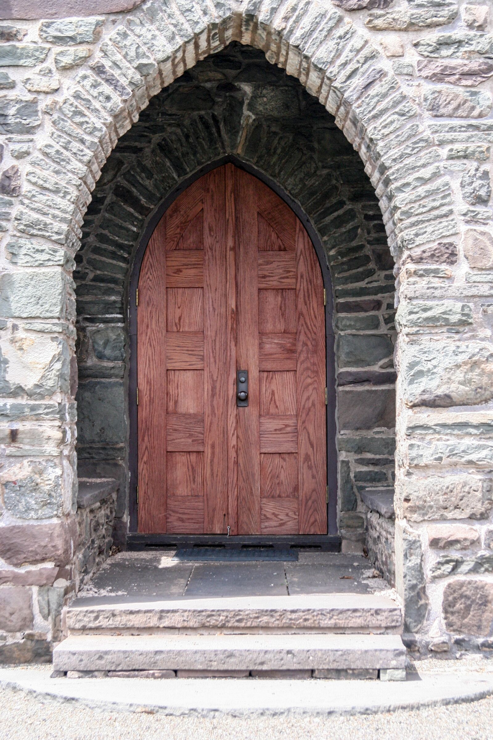 Canon EOS 350D (EOS Digital Rebel XT / EOS Kiss Digital N) sample photo. Door, stone, arch photography