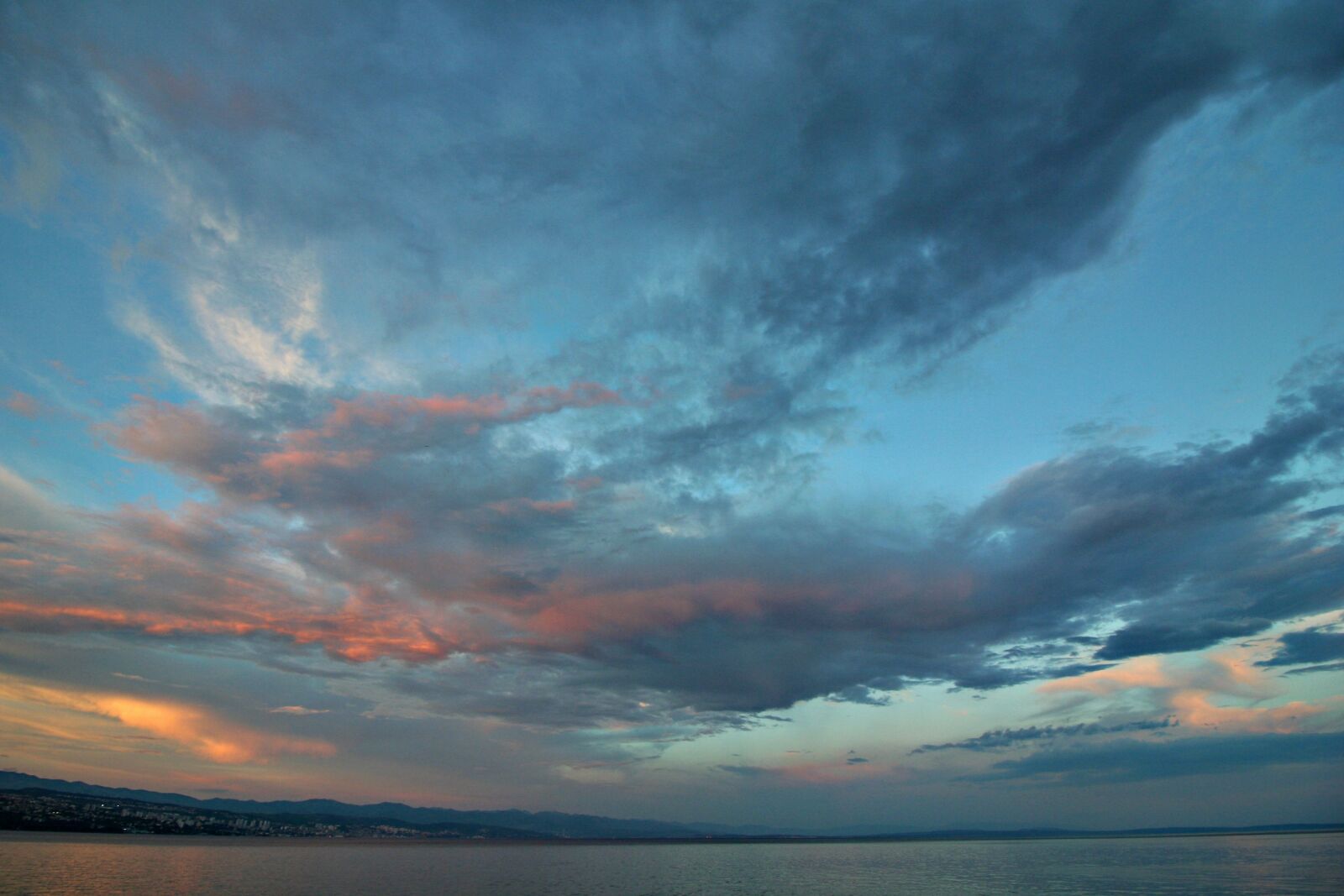 Canon EOS 350D (EOS Digital Rebel XT / EOS Kiss Digital N) sample photo. Croatia, sky, clouds photography