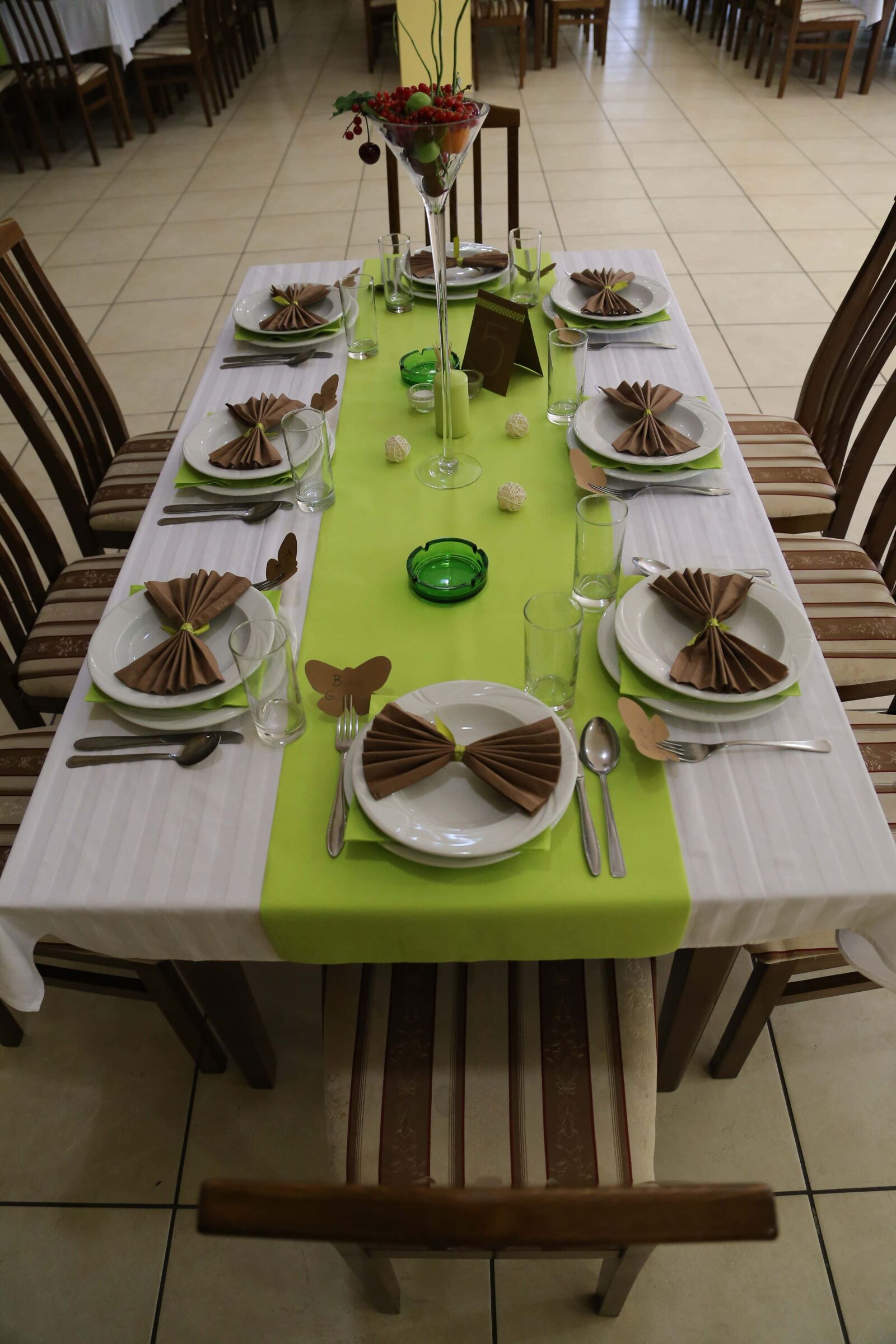 Canon EF 24-105mm F4L IS USM sample photo. Table, lunchroom, dinner table photography