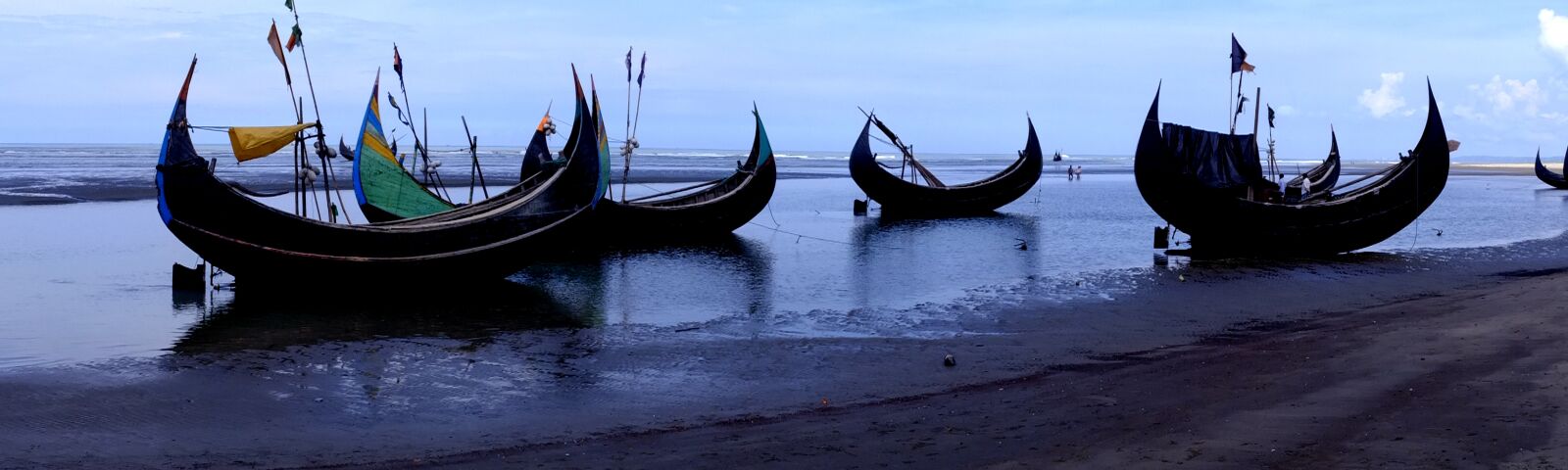 Fujifilm X10 sample photo. Bangfladesh, fisherman, boat photography