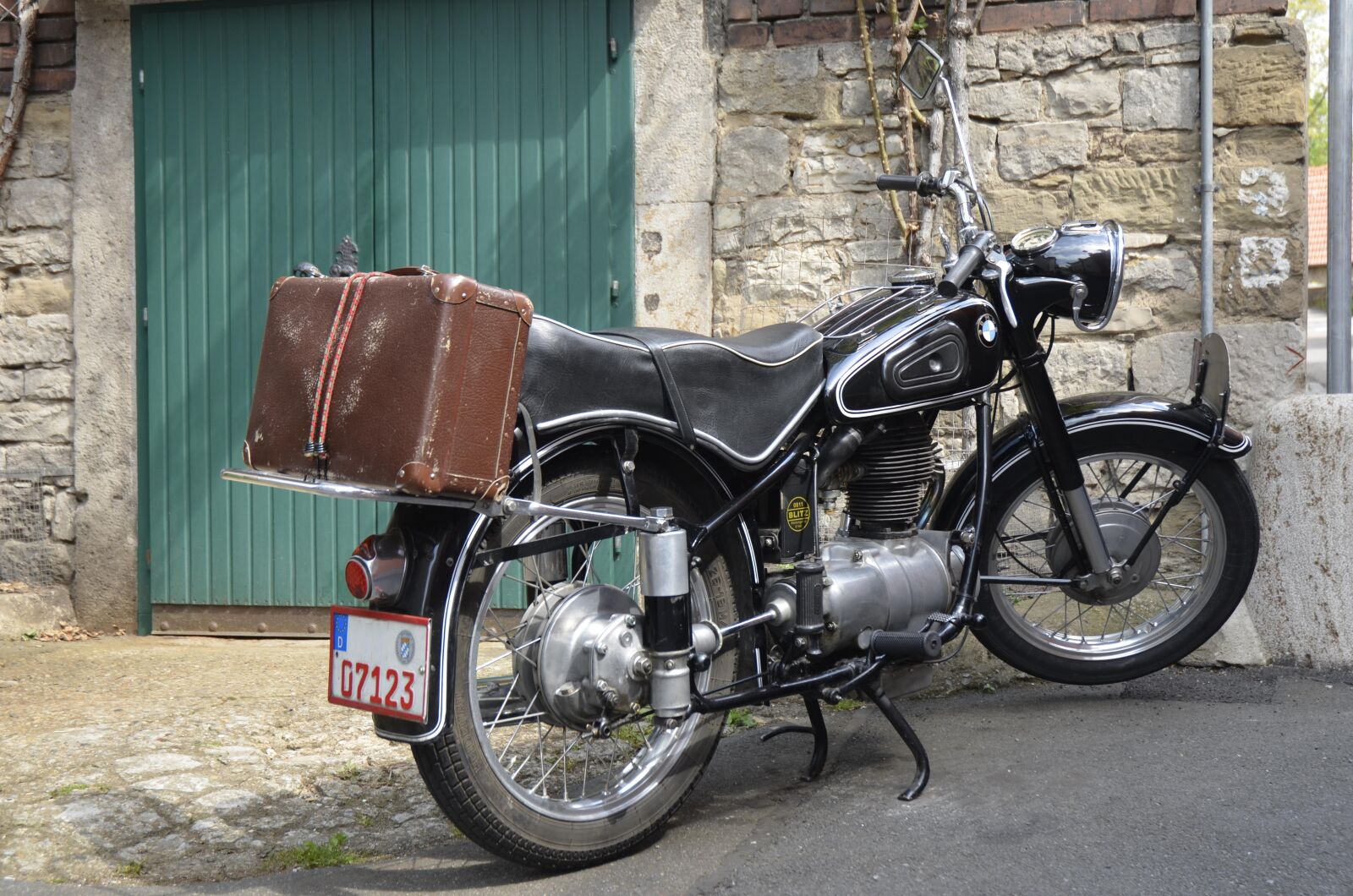 Nikon D5100 sample photo. Motorcycle, bmw, luggage photography