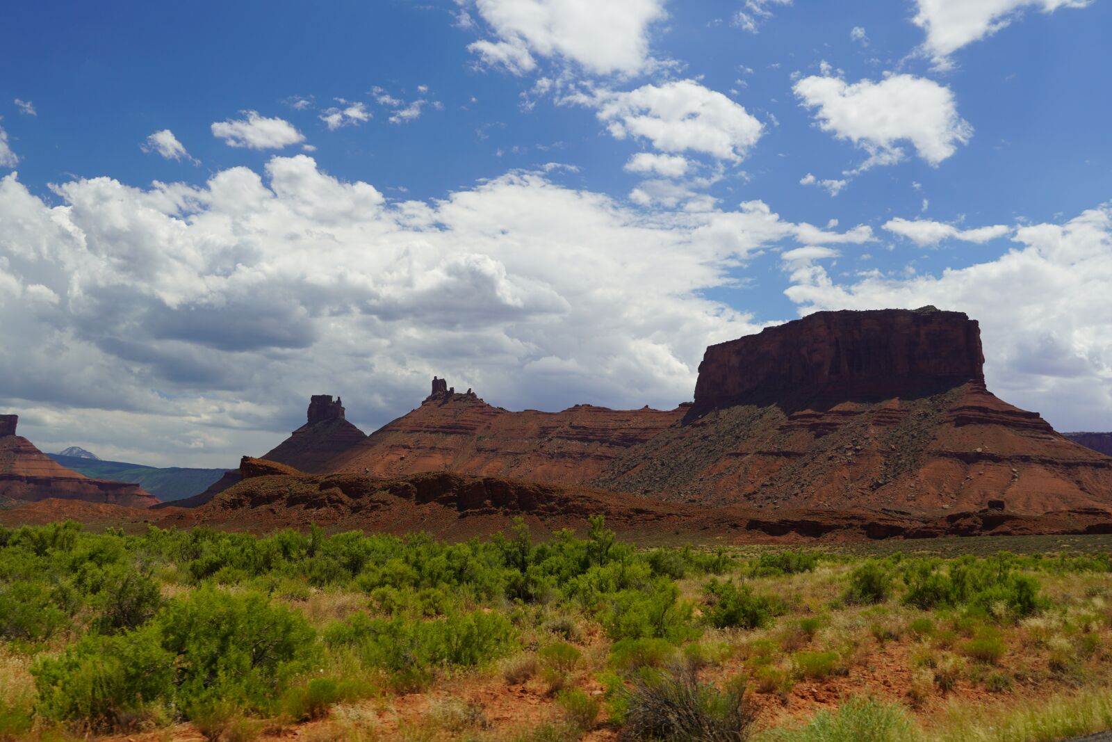 Sony E 18-135mm F3.5-5.6 OSS sample photo. Mesas, buttes, utah photography