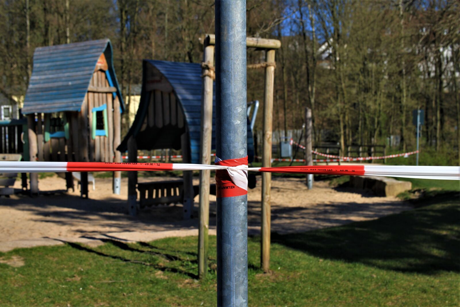 Canon EOS 7D sample photo. Barrier, barrier tape, corona photography